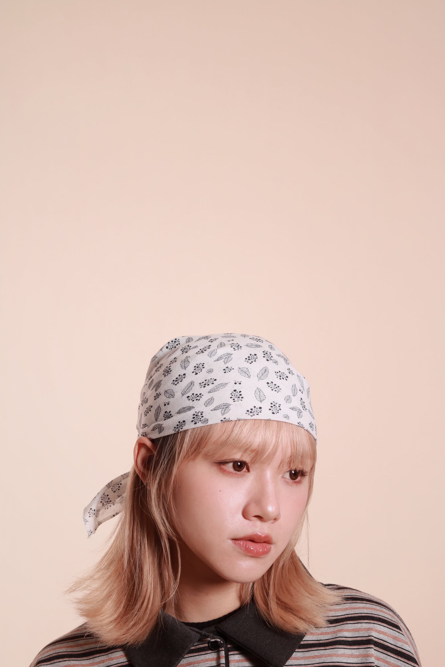 Floral Grass Scarf (Green/Navy/White)