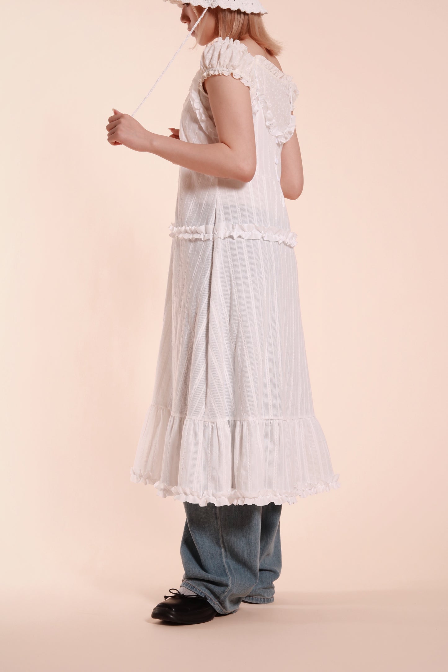 Frill Sleeveless Dress (White)