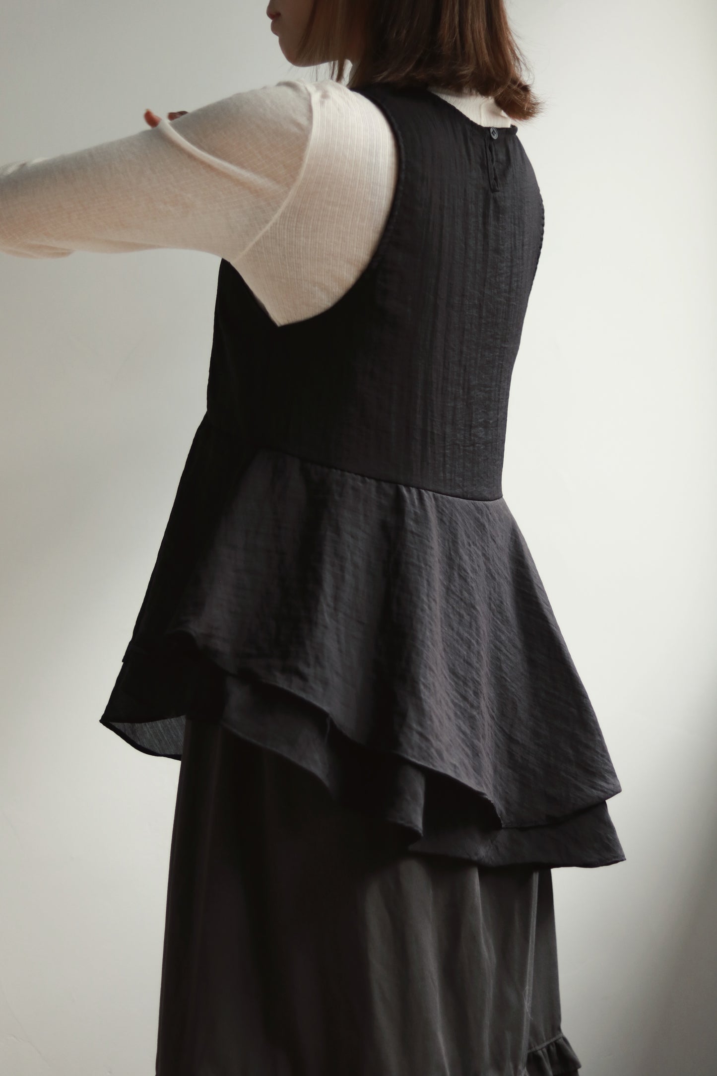 Ruffle Sleeveless Top (Black)