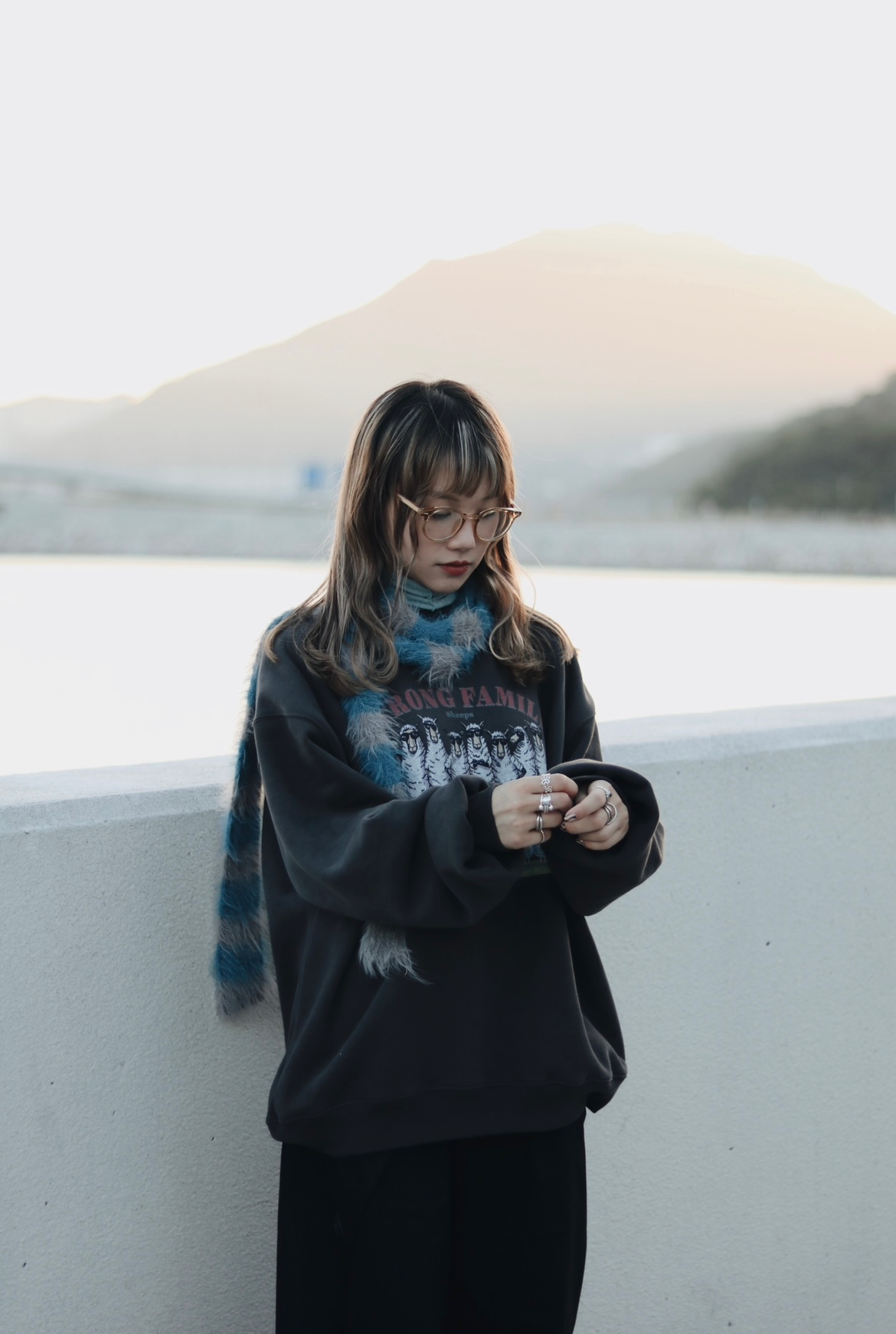 Momo Scarf (Black/Blue/Green/White)