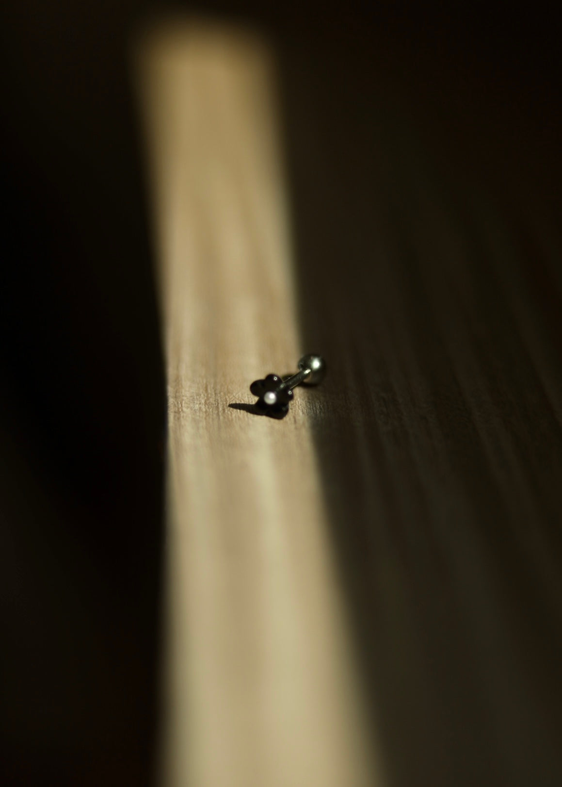 Tiny Flower Earring (Black)