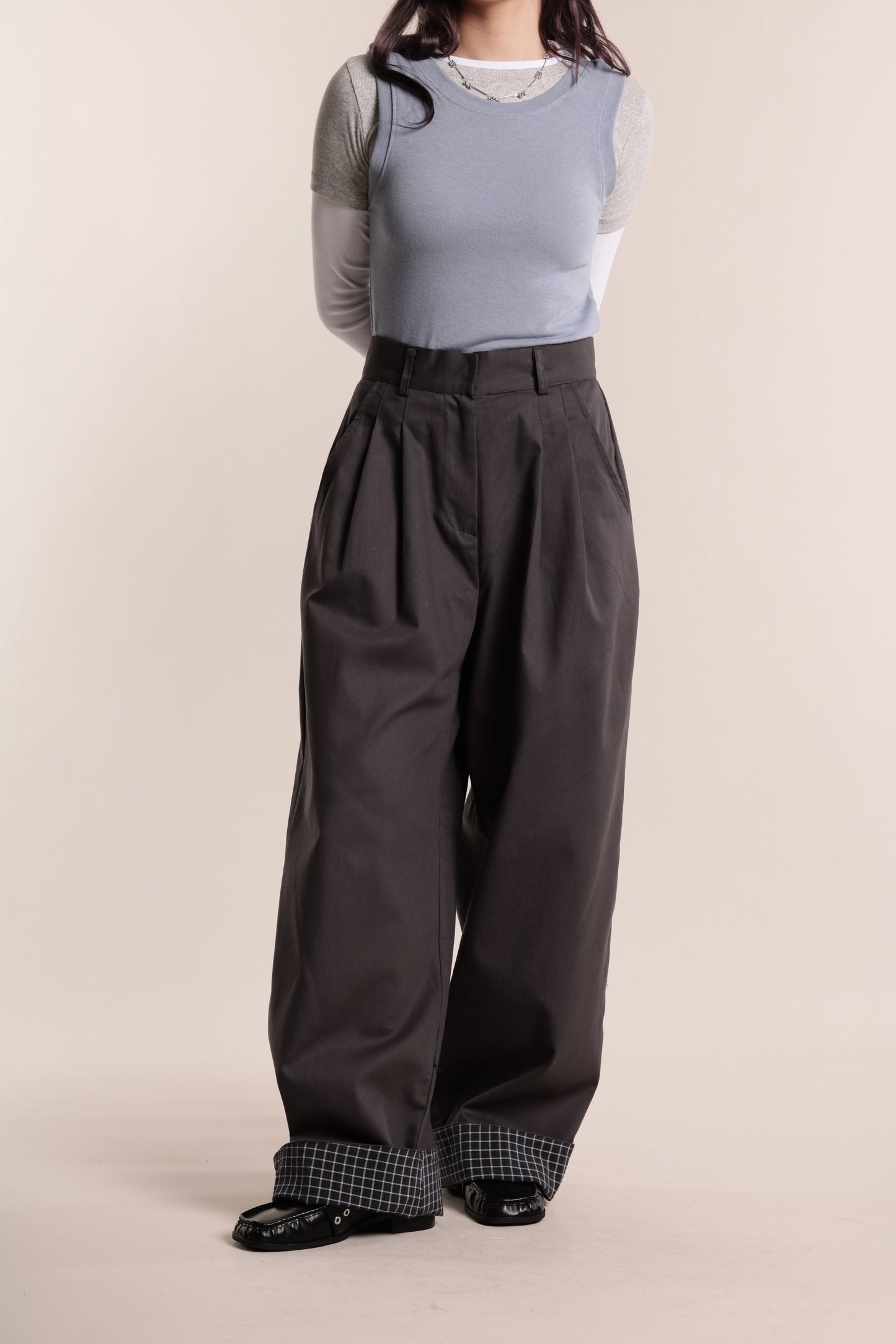 Check Detail Pleated Pants (Charcoal)