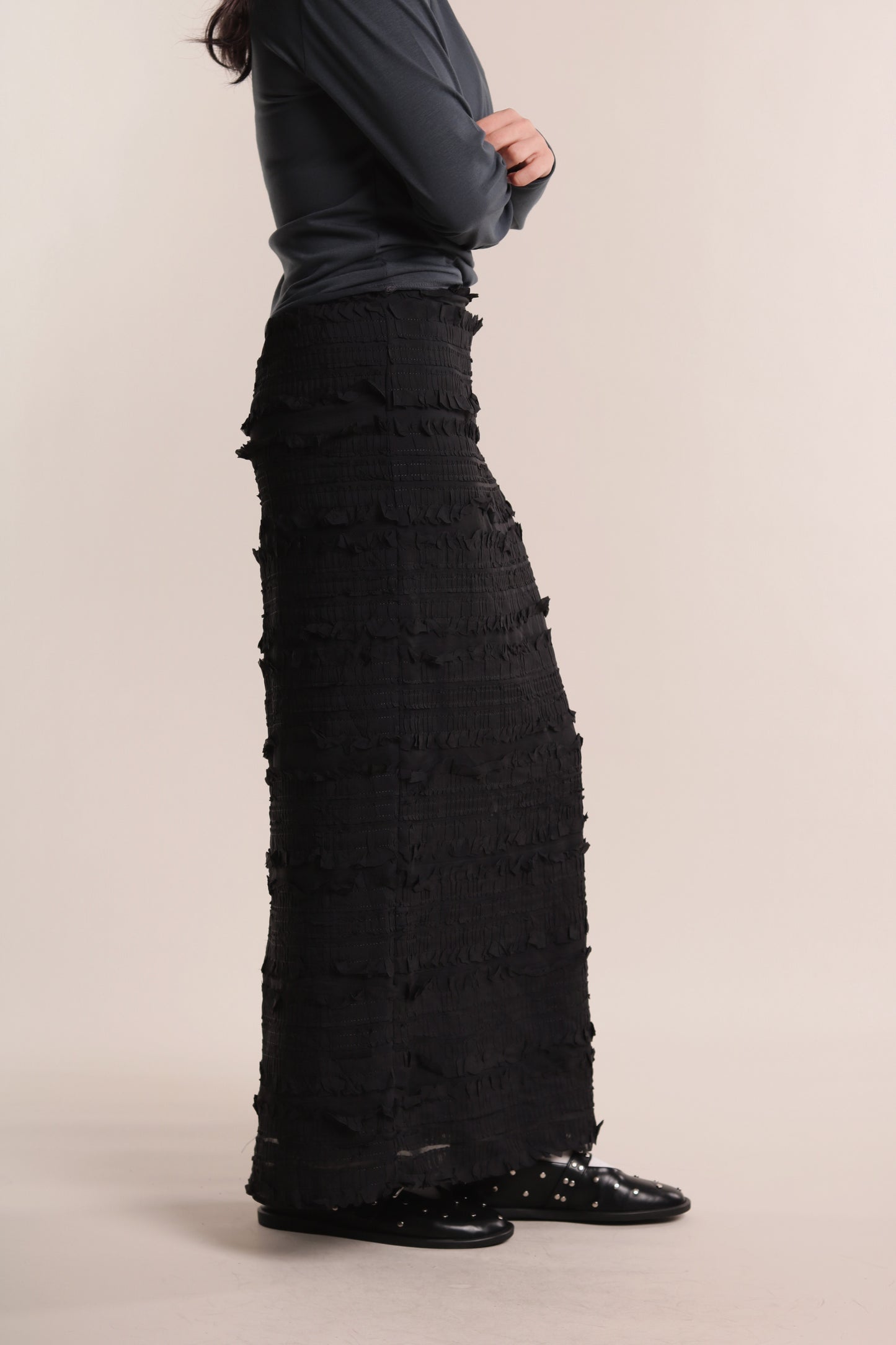 Textured Ruffle Maxi Skirt (Black)