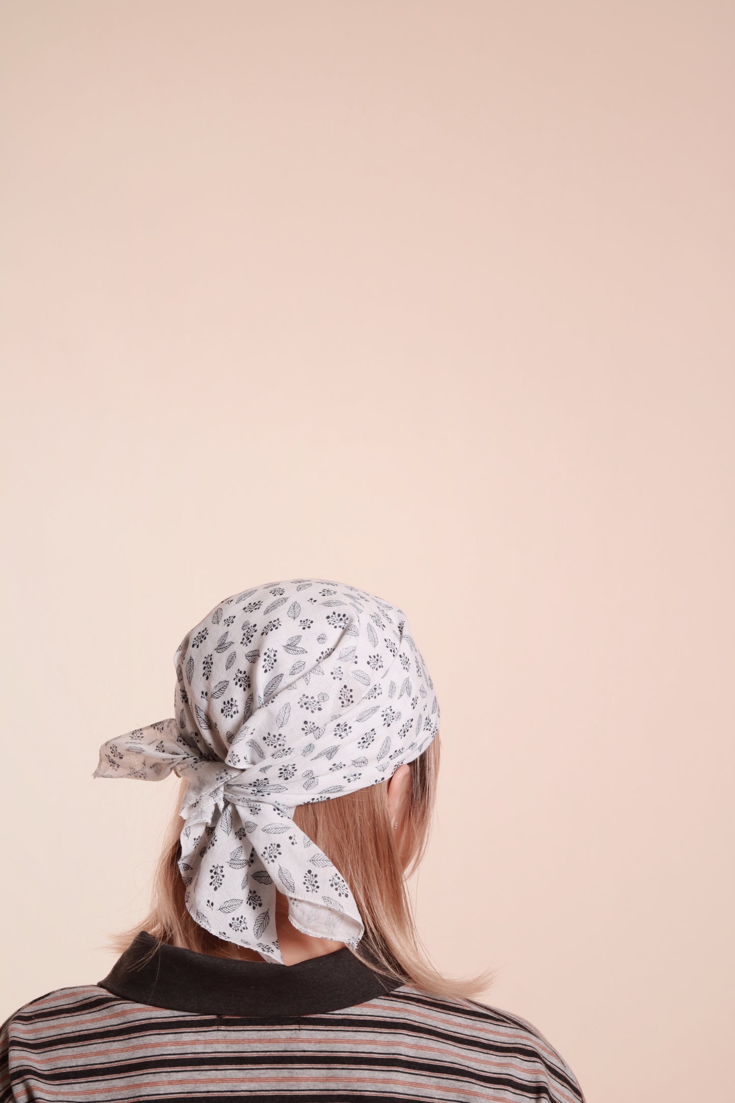 Floral Grass Scarf (Green/Navy/White)