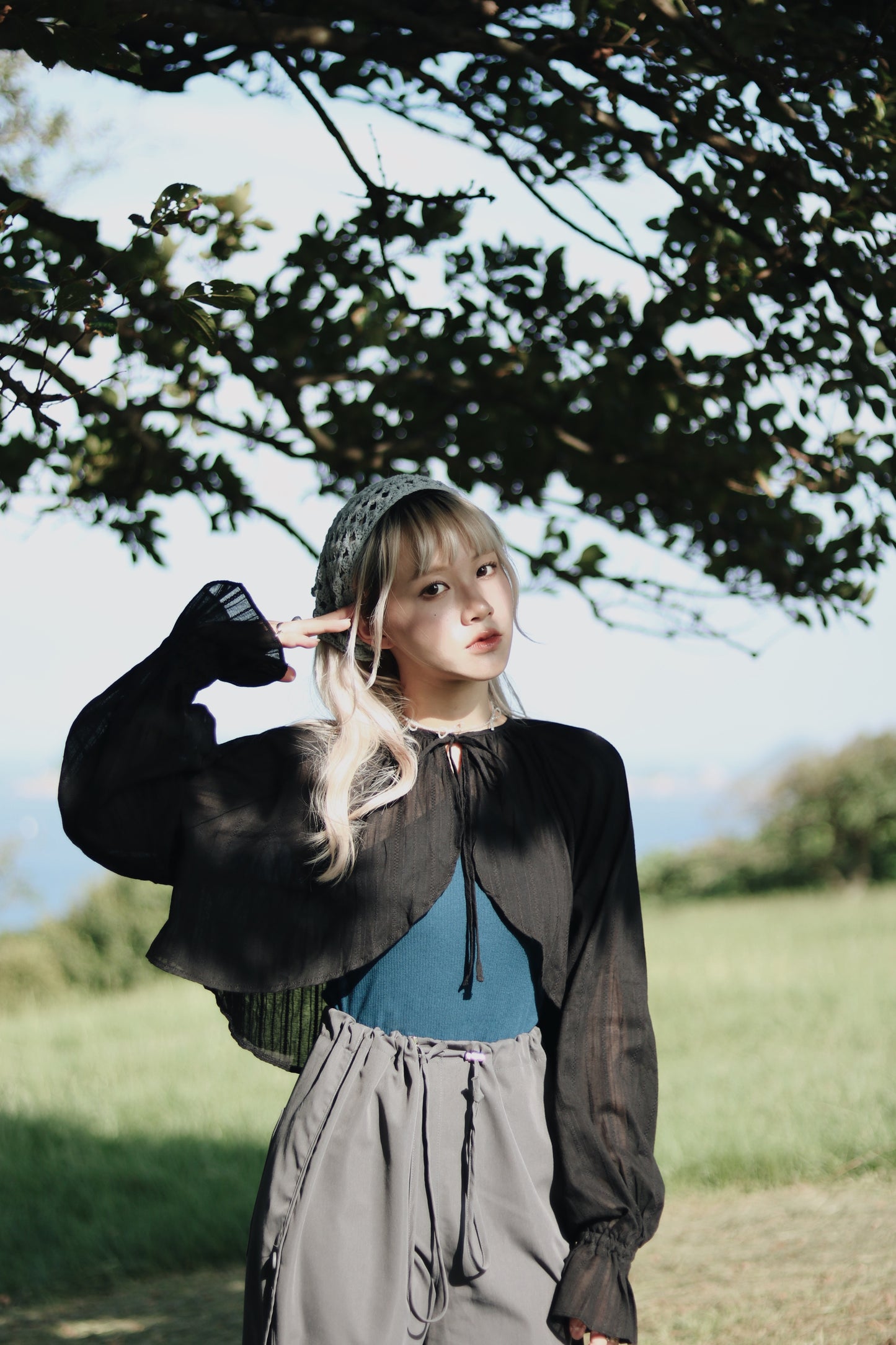 Flora Cropped Shirt (Black)