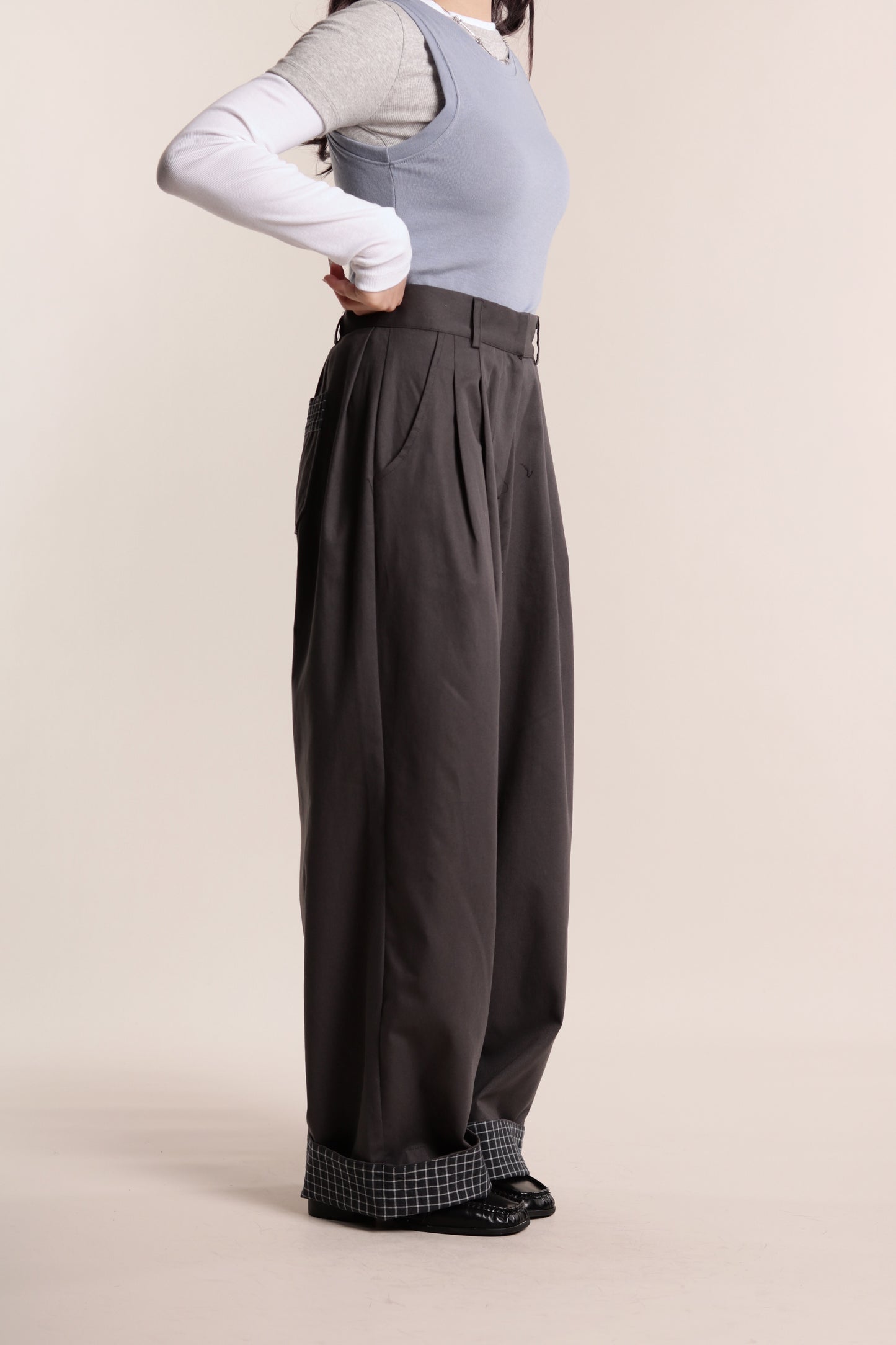 Check Detail Pleated Pants (Charcoal)