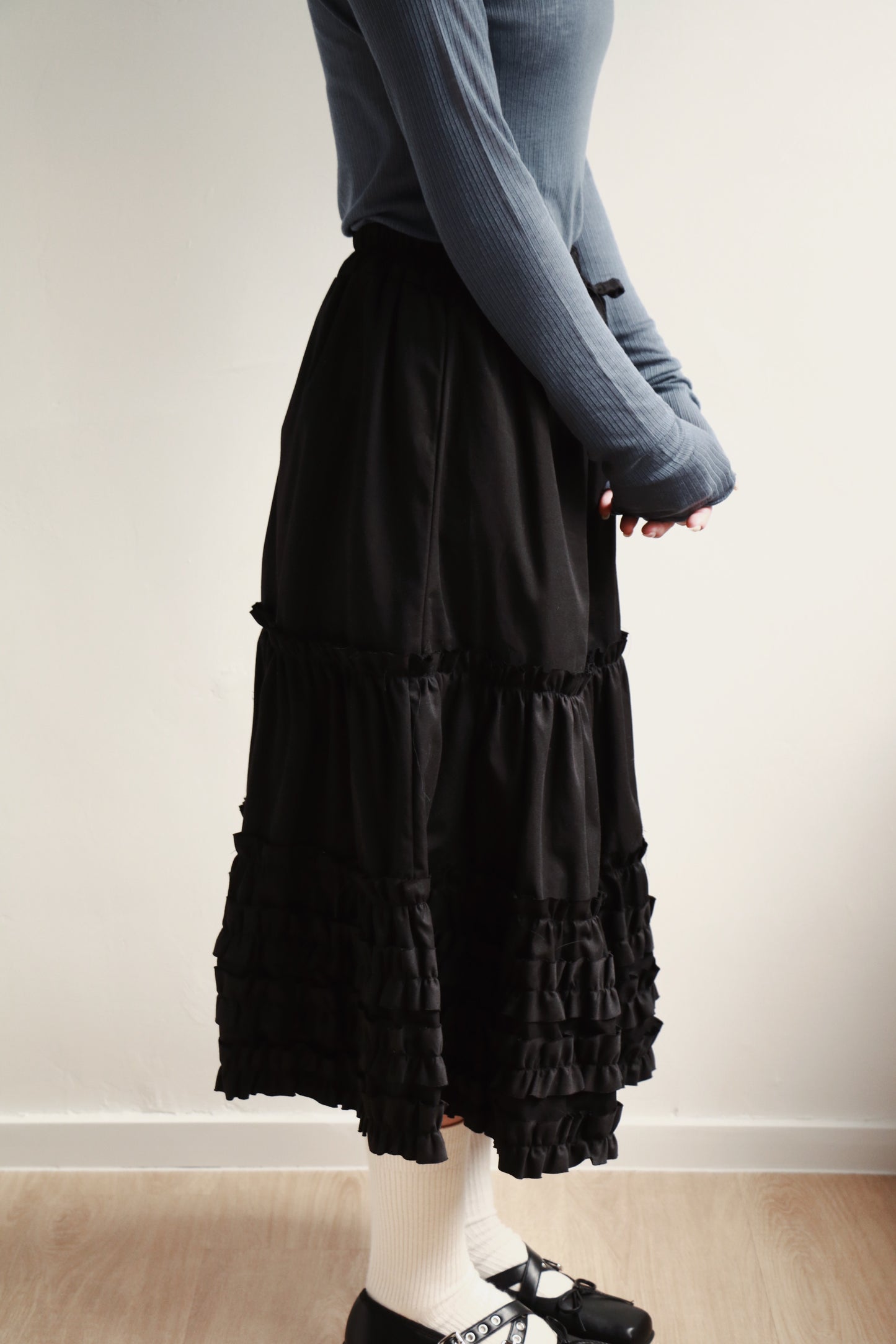 Retro Ruffle Skirt (Black)