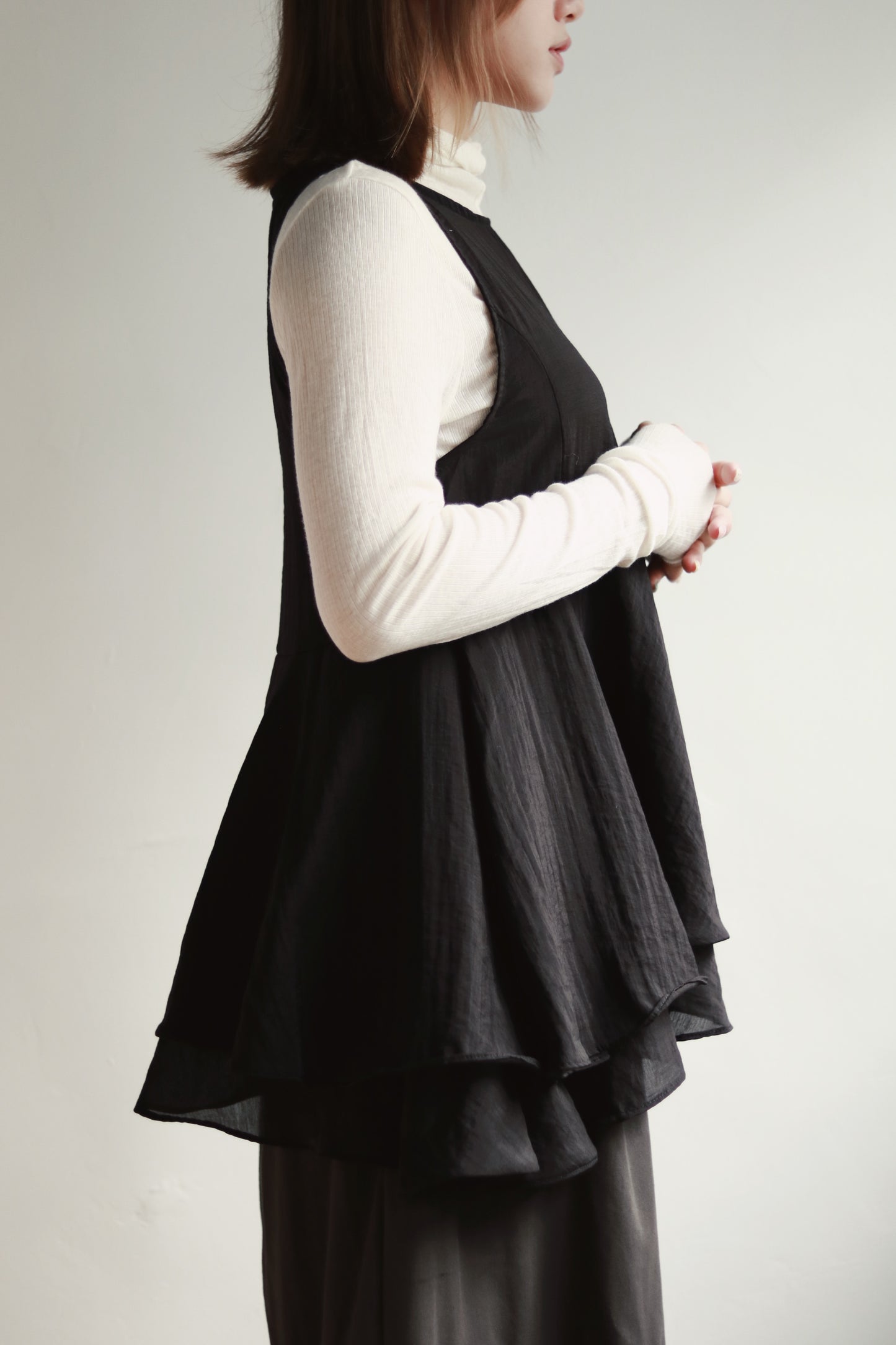 Ruffle Sleeveless Top (Black)