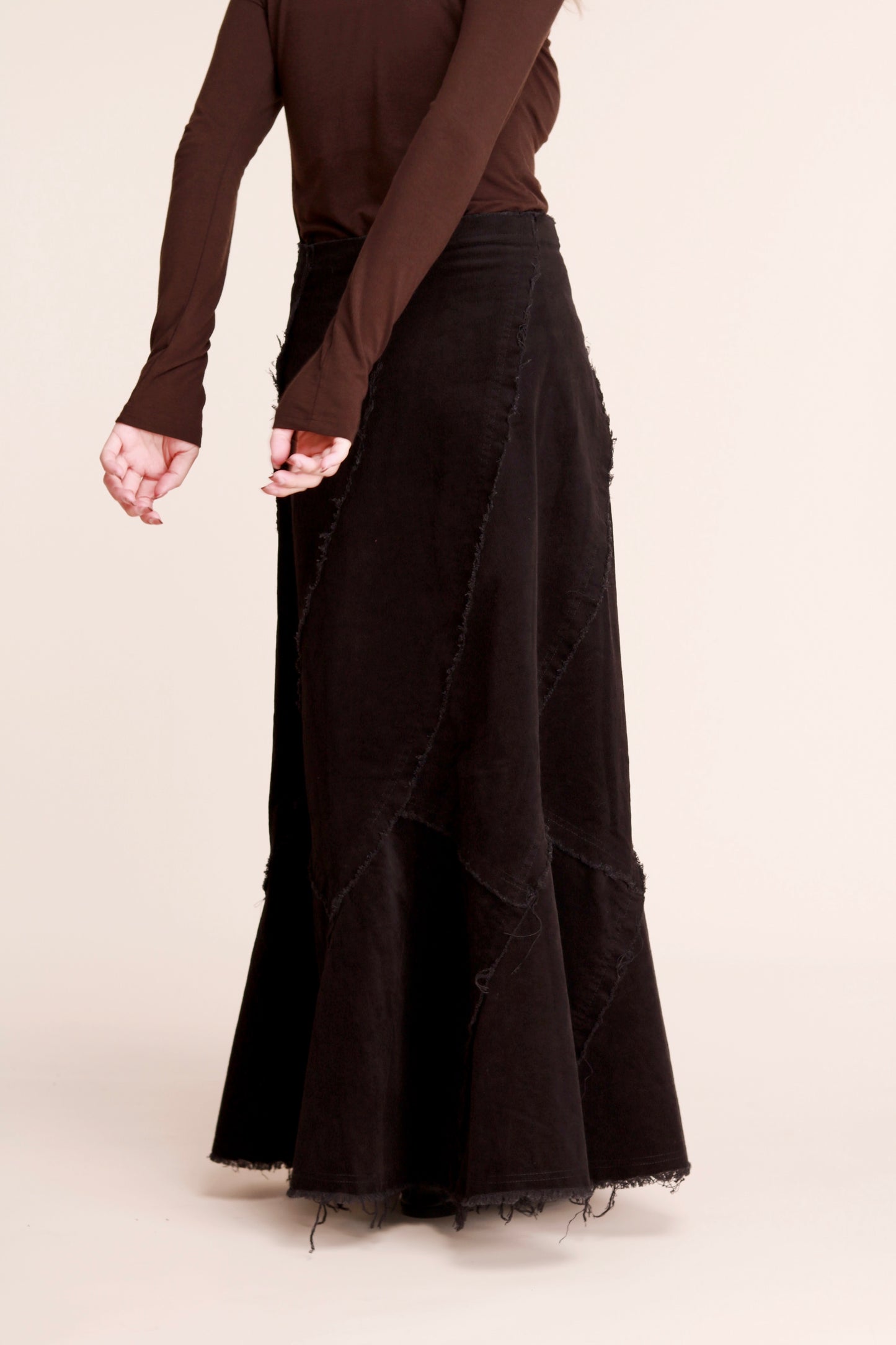 Frayed Mermaid Skirt (Black)