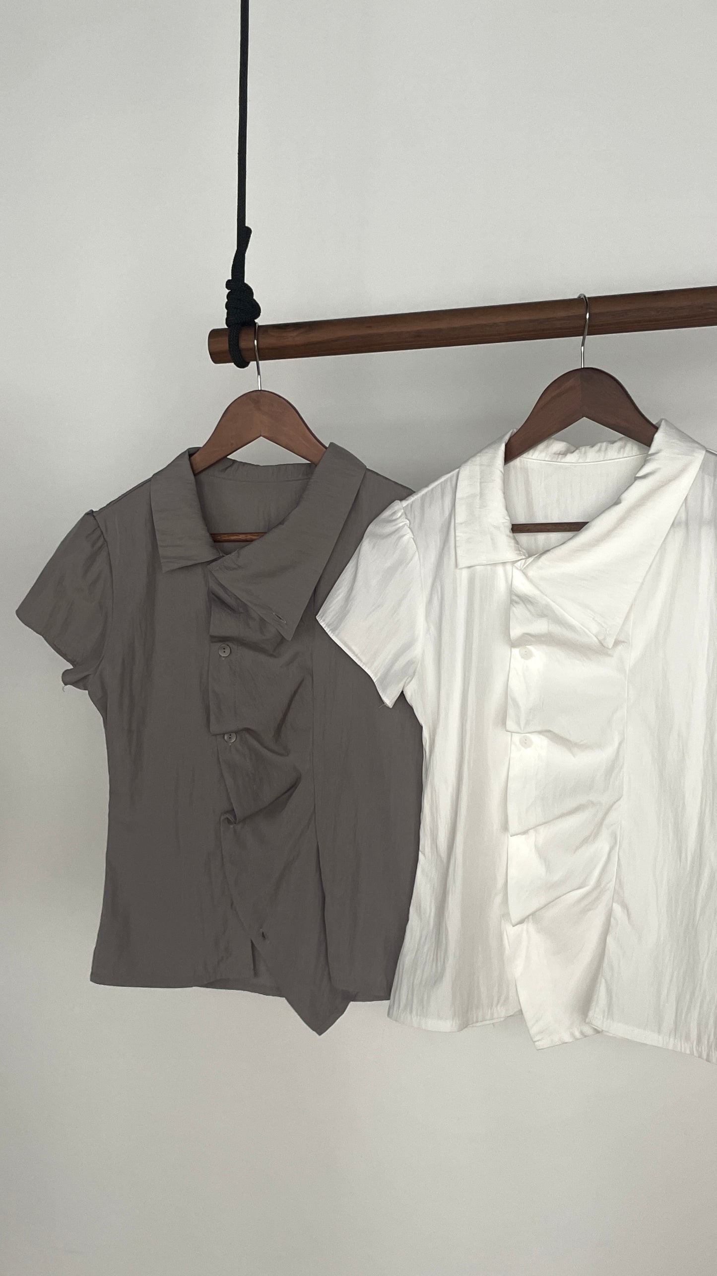 Gentle Pleat Shirt (White)