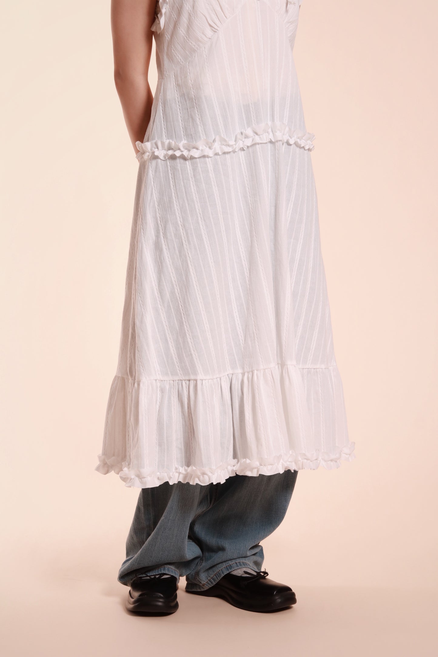 Frill Sleeveless Dress (White)