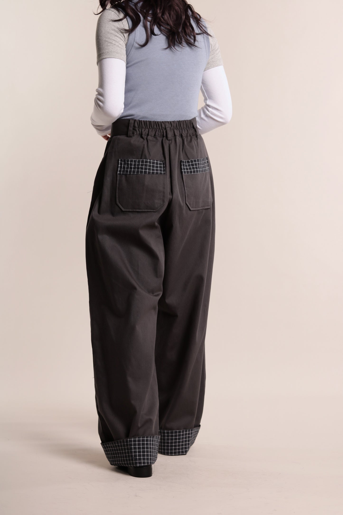 Check Detail Pleated Pants (Charcoal)