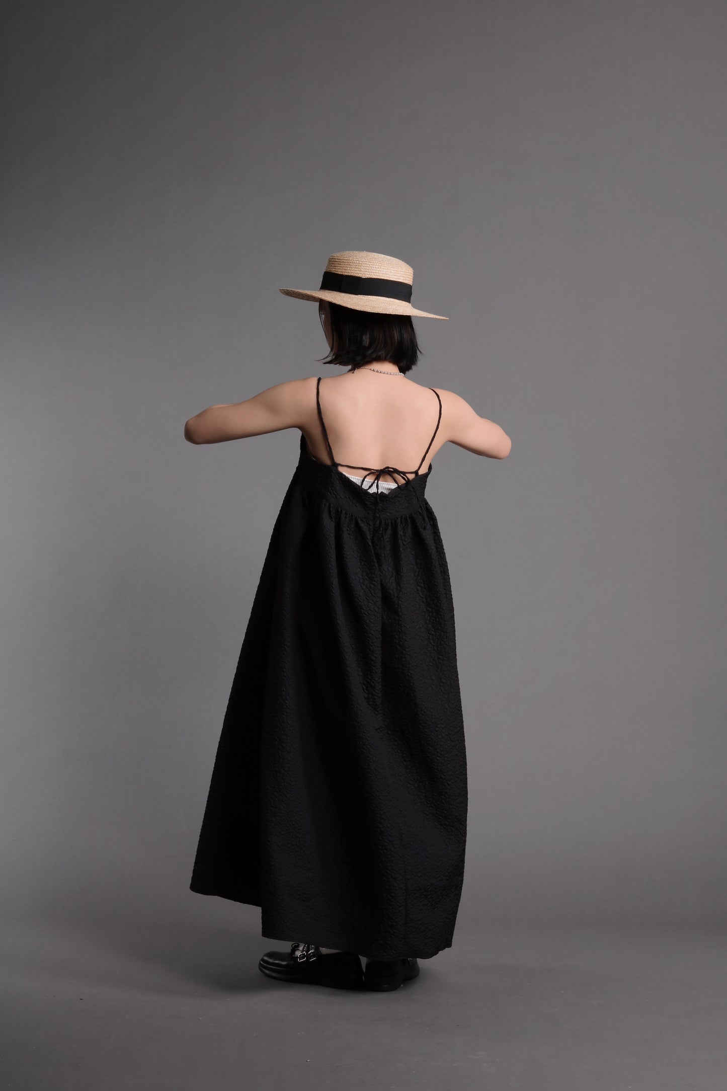 Textured Sleeveless Dress (Black)