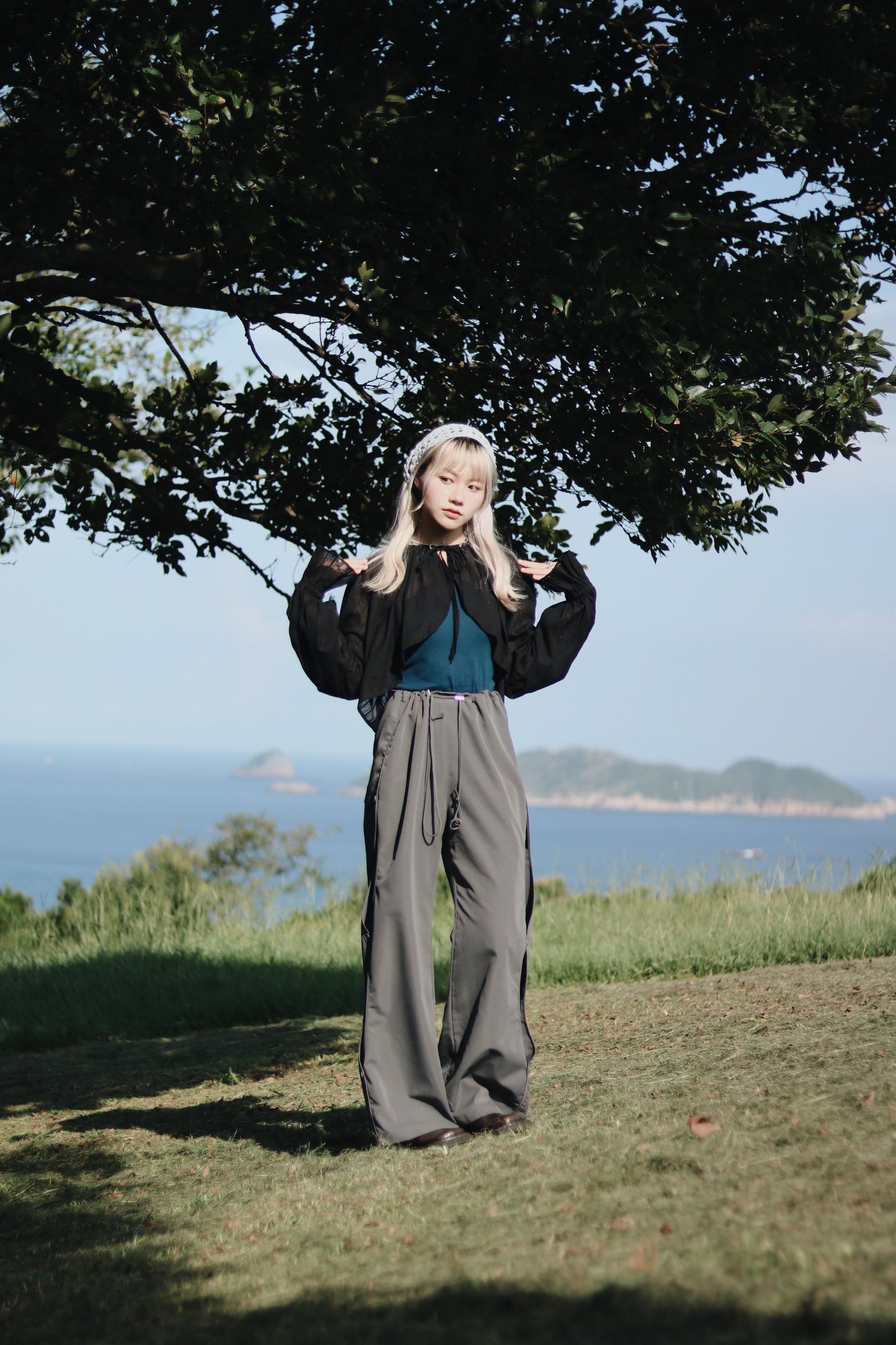 Flora Cropped Shirt (Black)