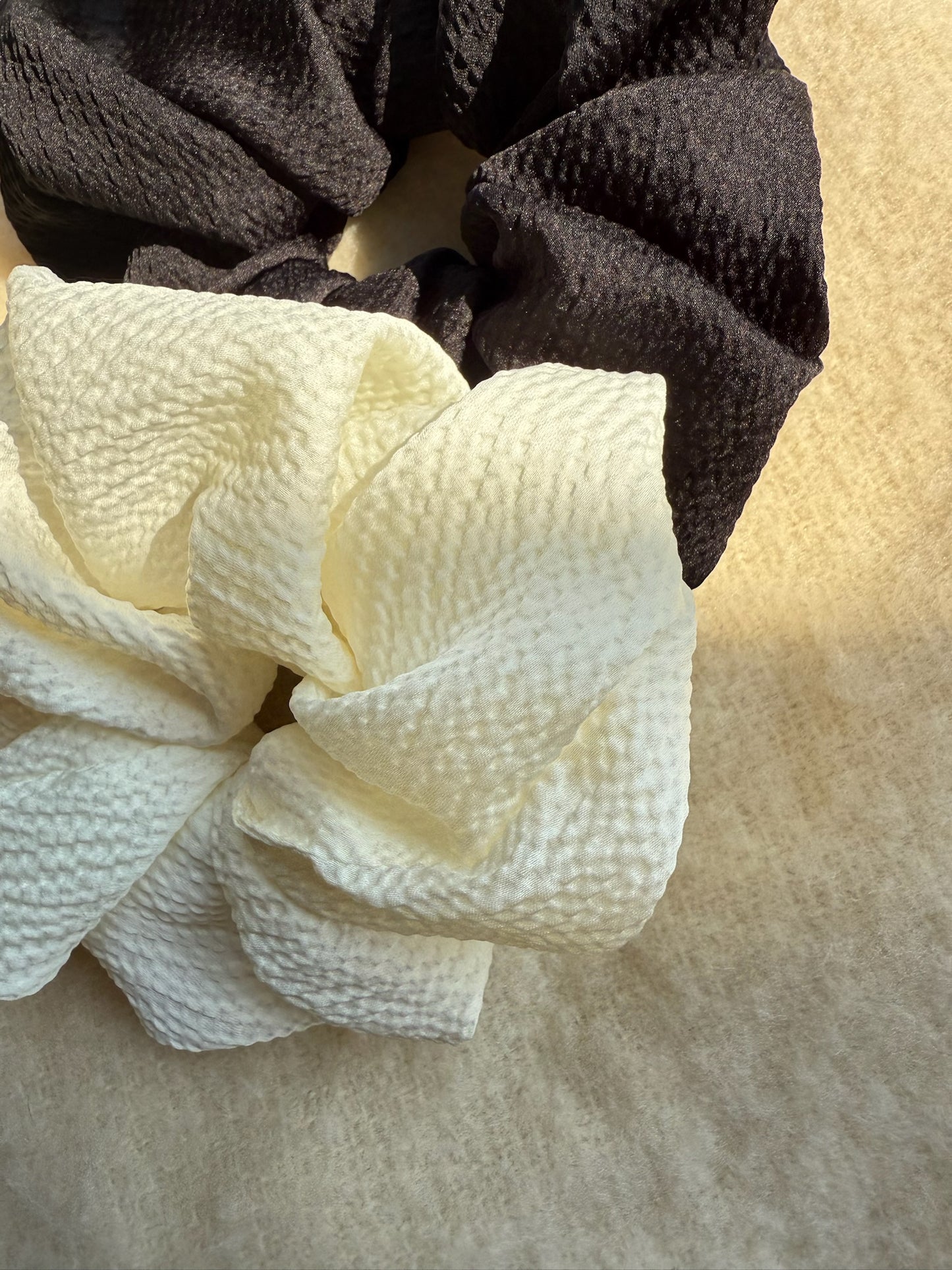 Lola Scrunchie (Black/White)