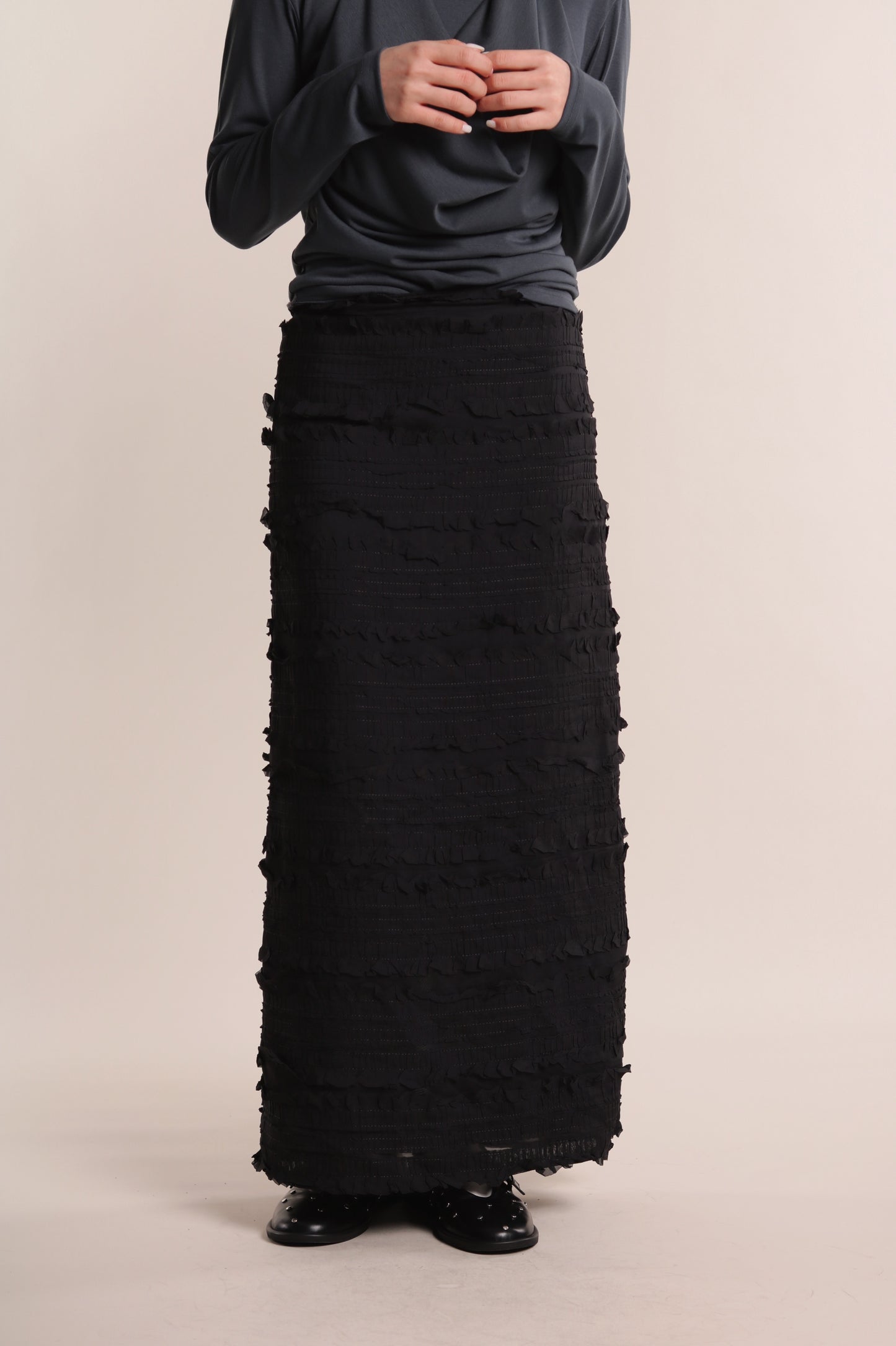 Textured Ruffle Maxi Skirt (Black)