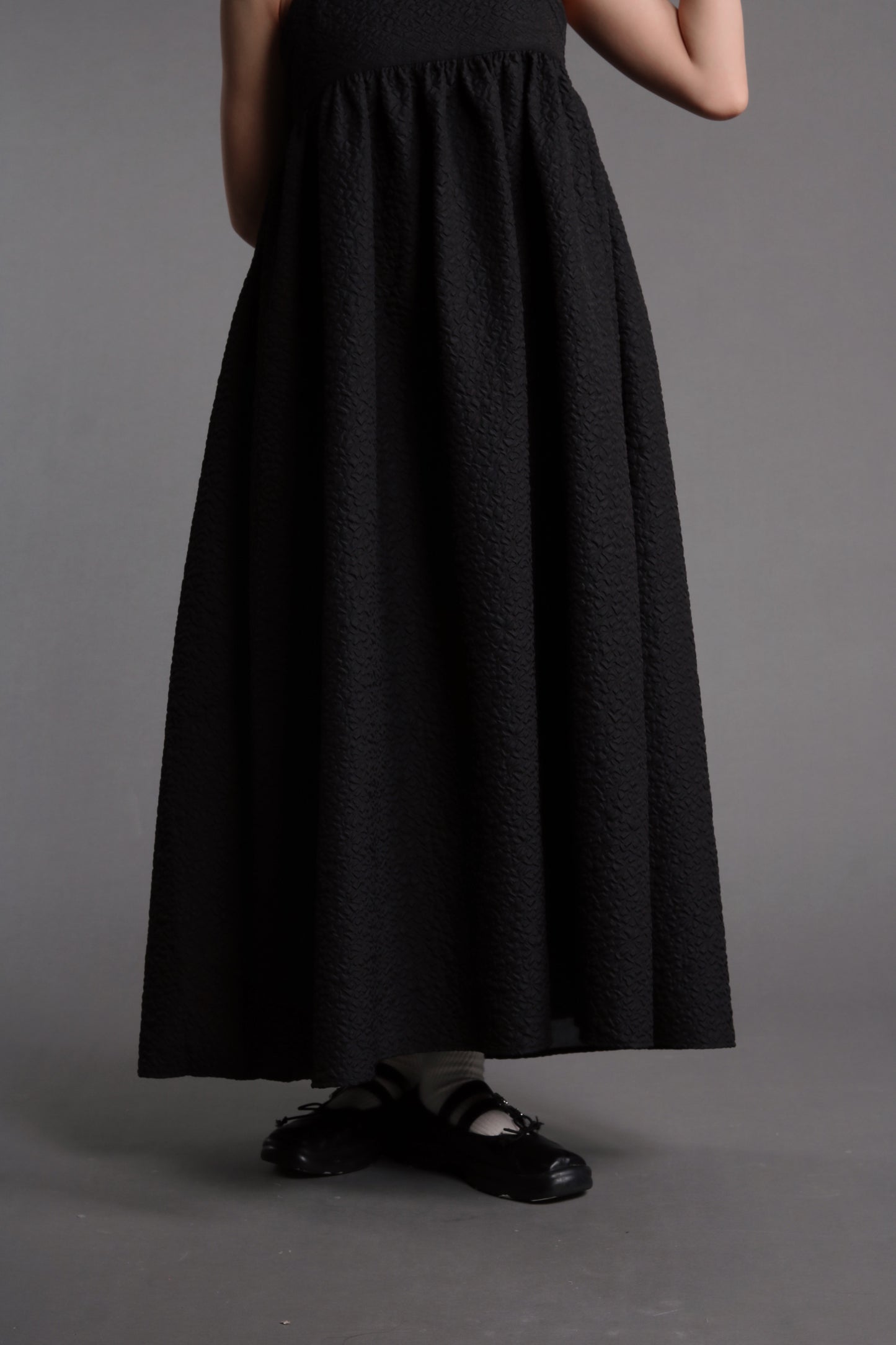 Textured Sleeveless Dress (Black)