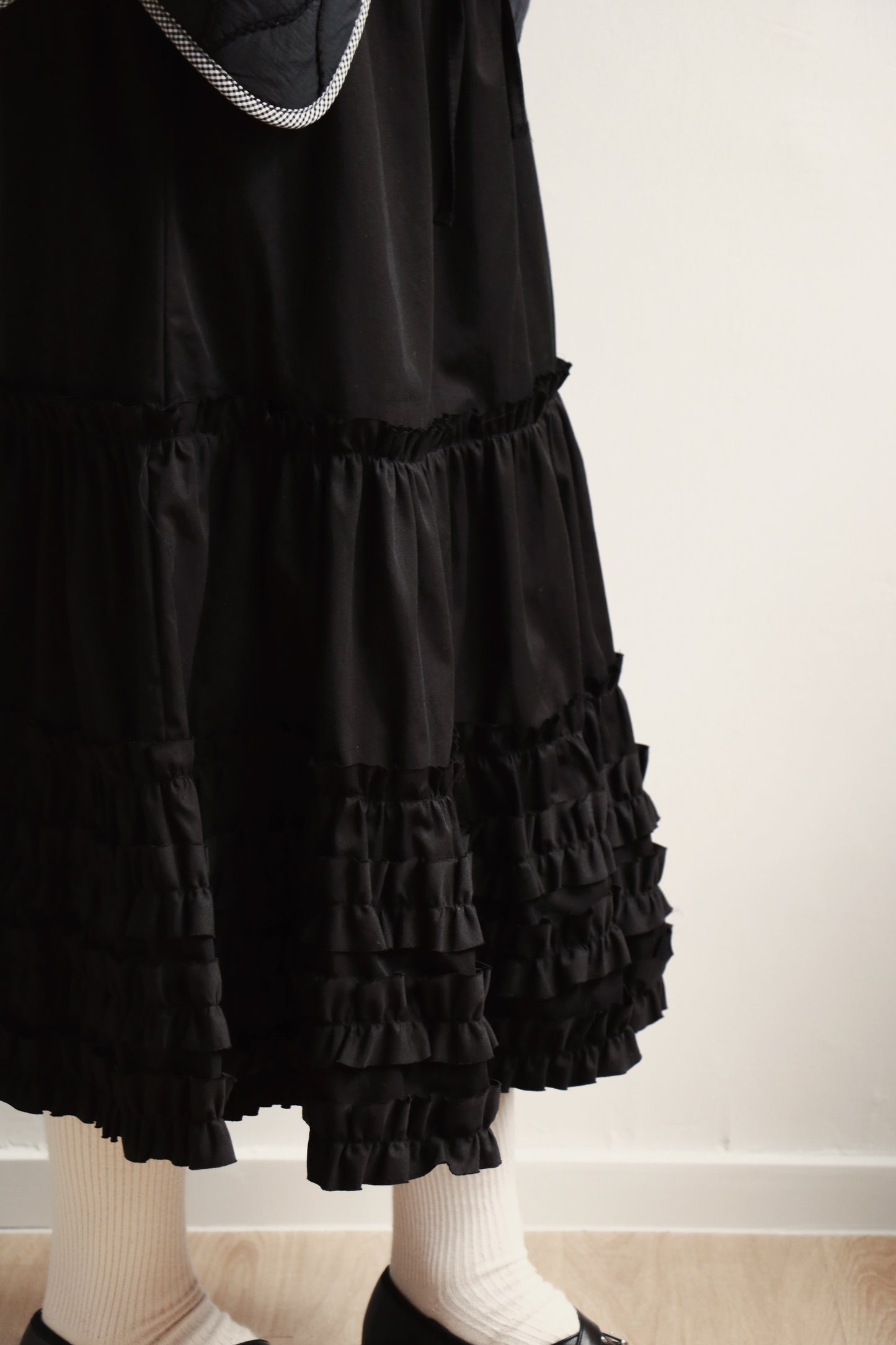 Retro Ruffle Skirt (Black)