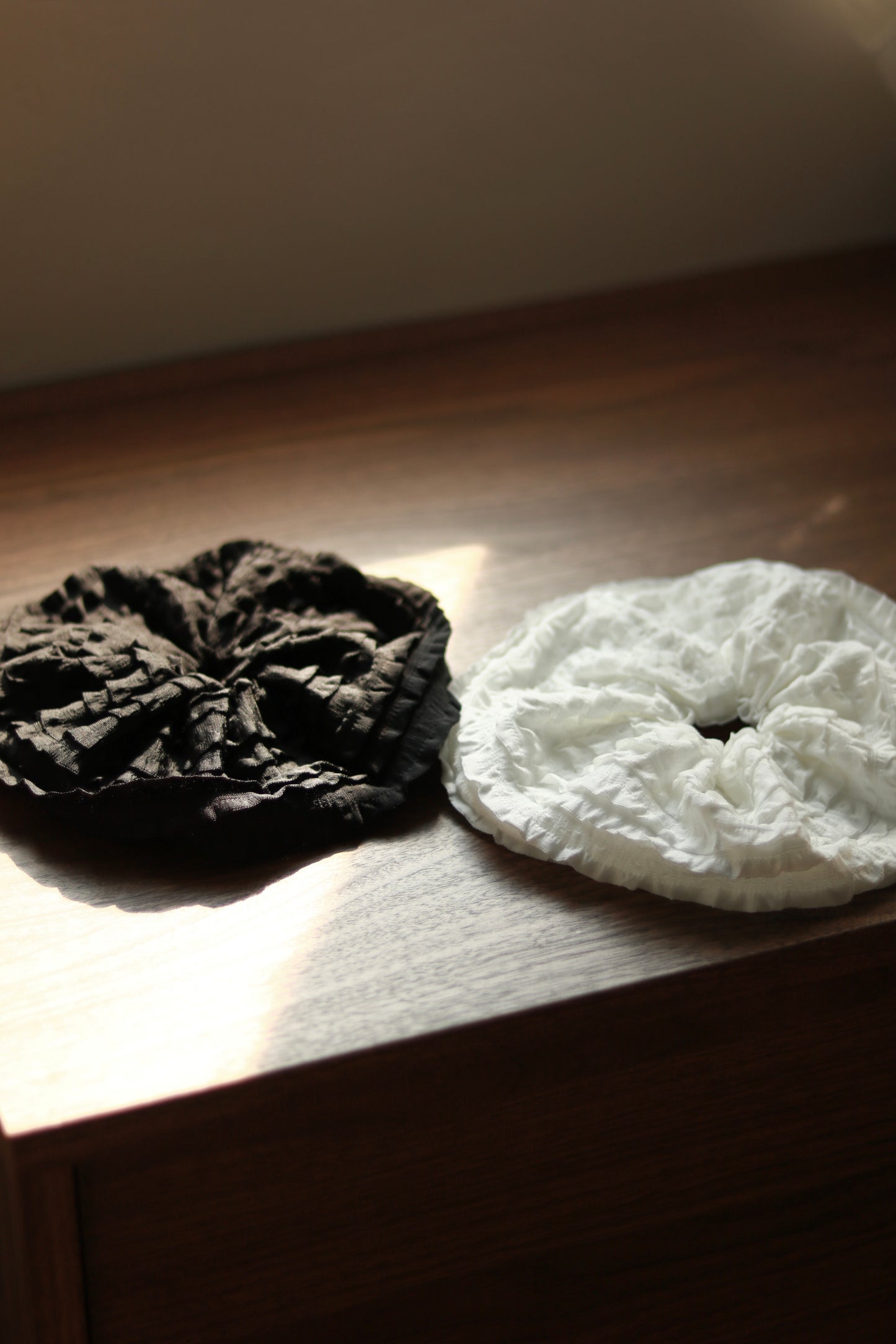Ruffle Scrunchie (Black/White)
