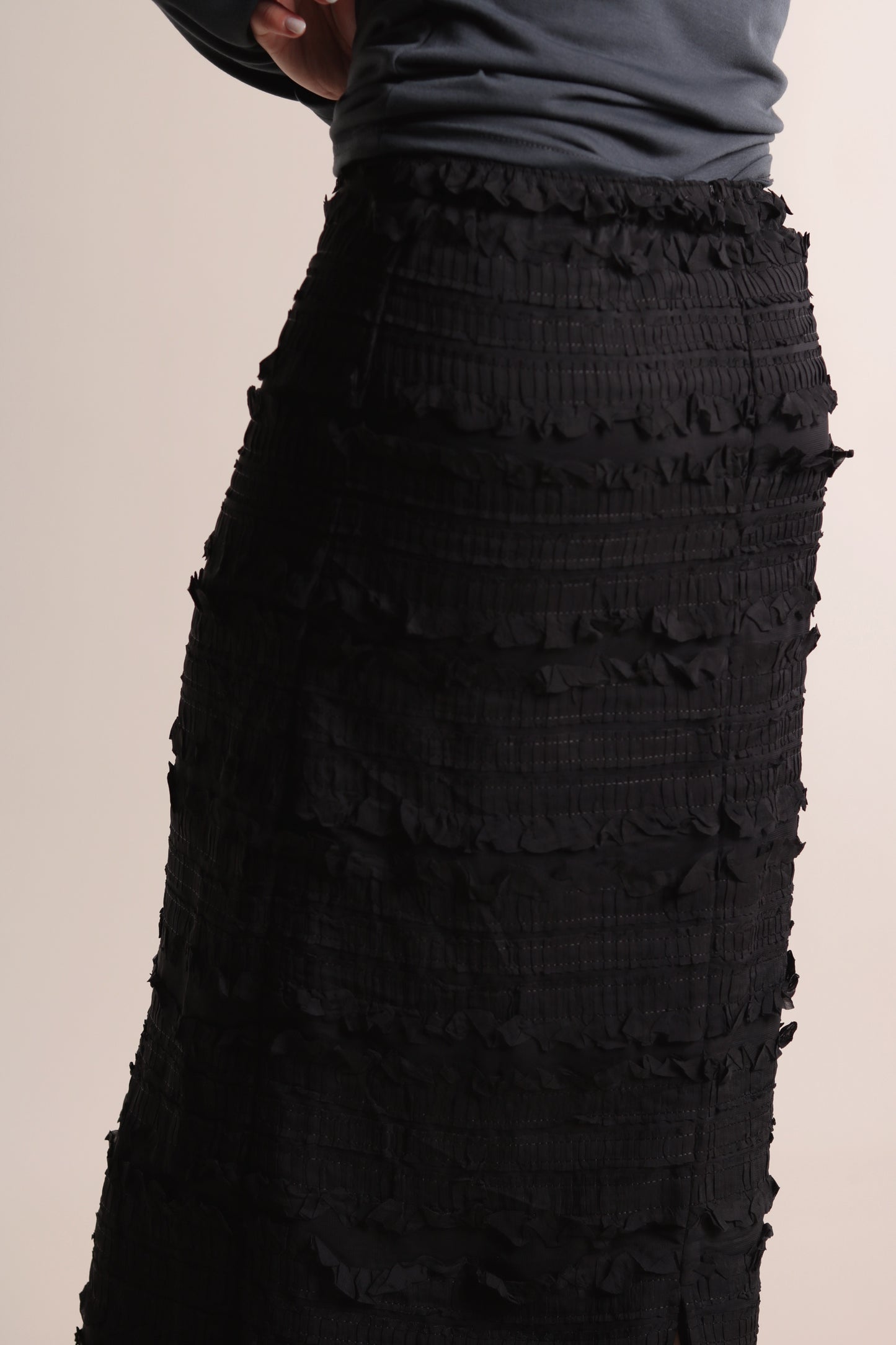 Textured Ruffle Maxi Skirt (Black)