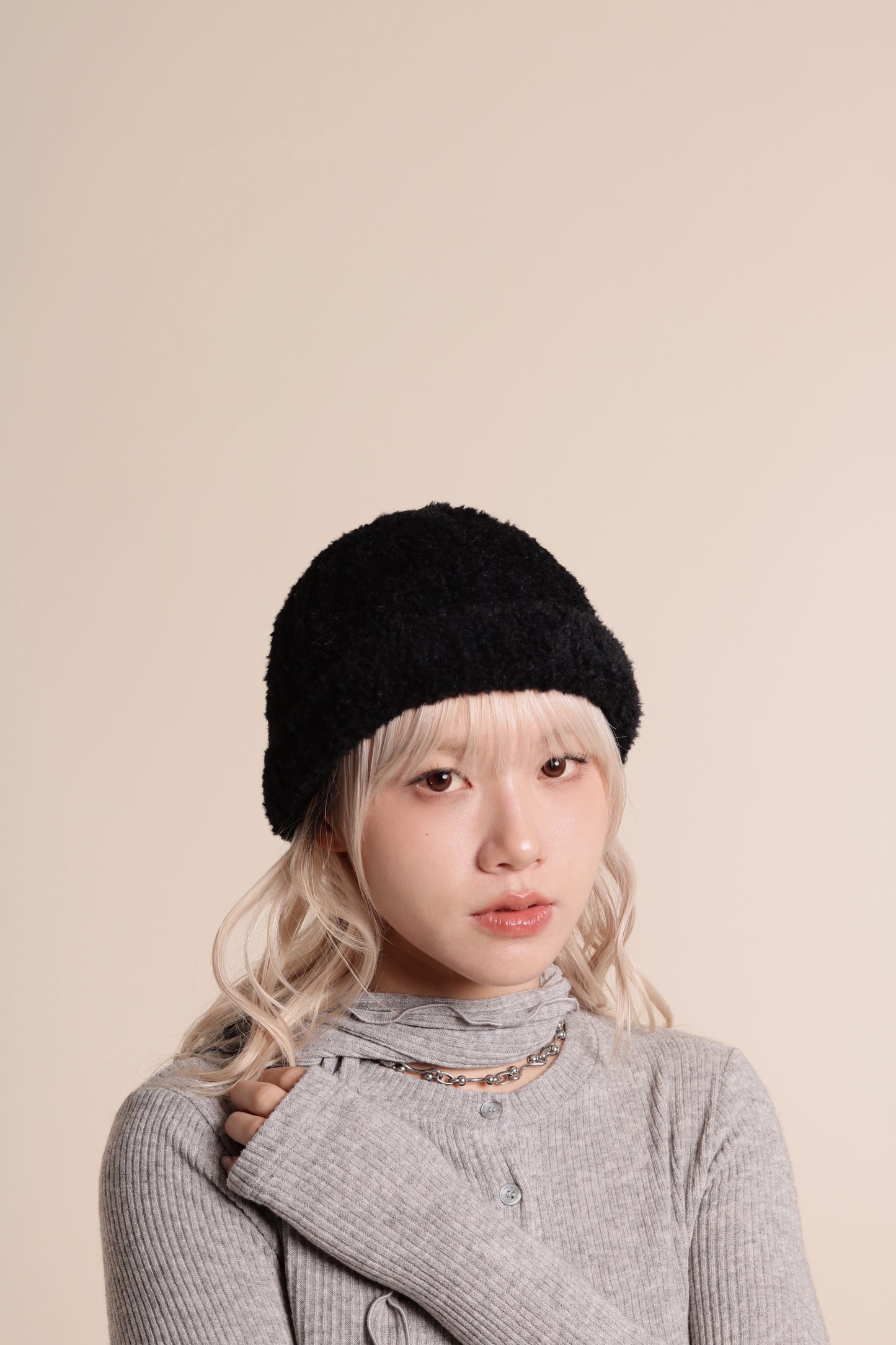 Momo Beanie (Black)