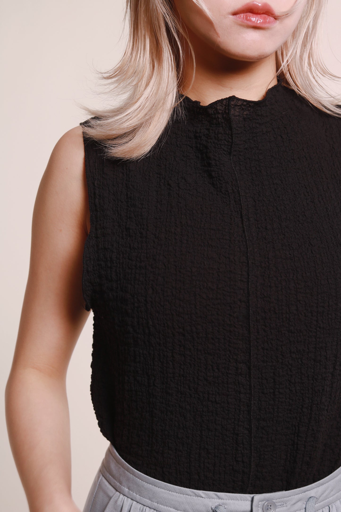 Ruffle Sleeveless Top (Black)