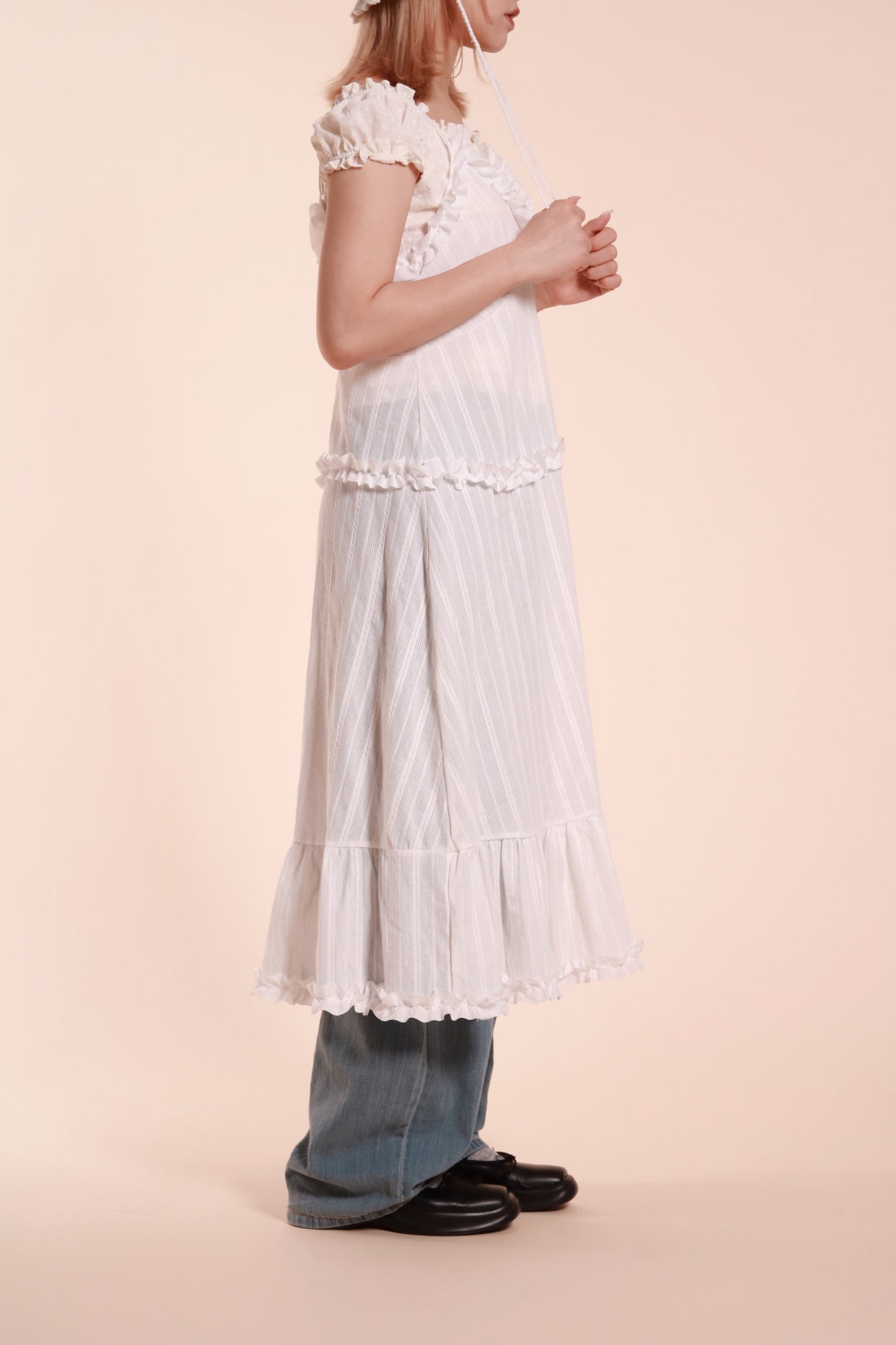 Frill Sleeveless Dress (White)