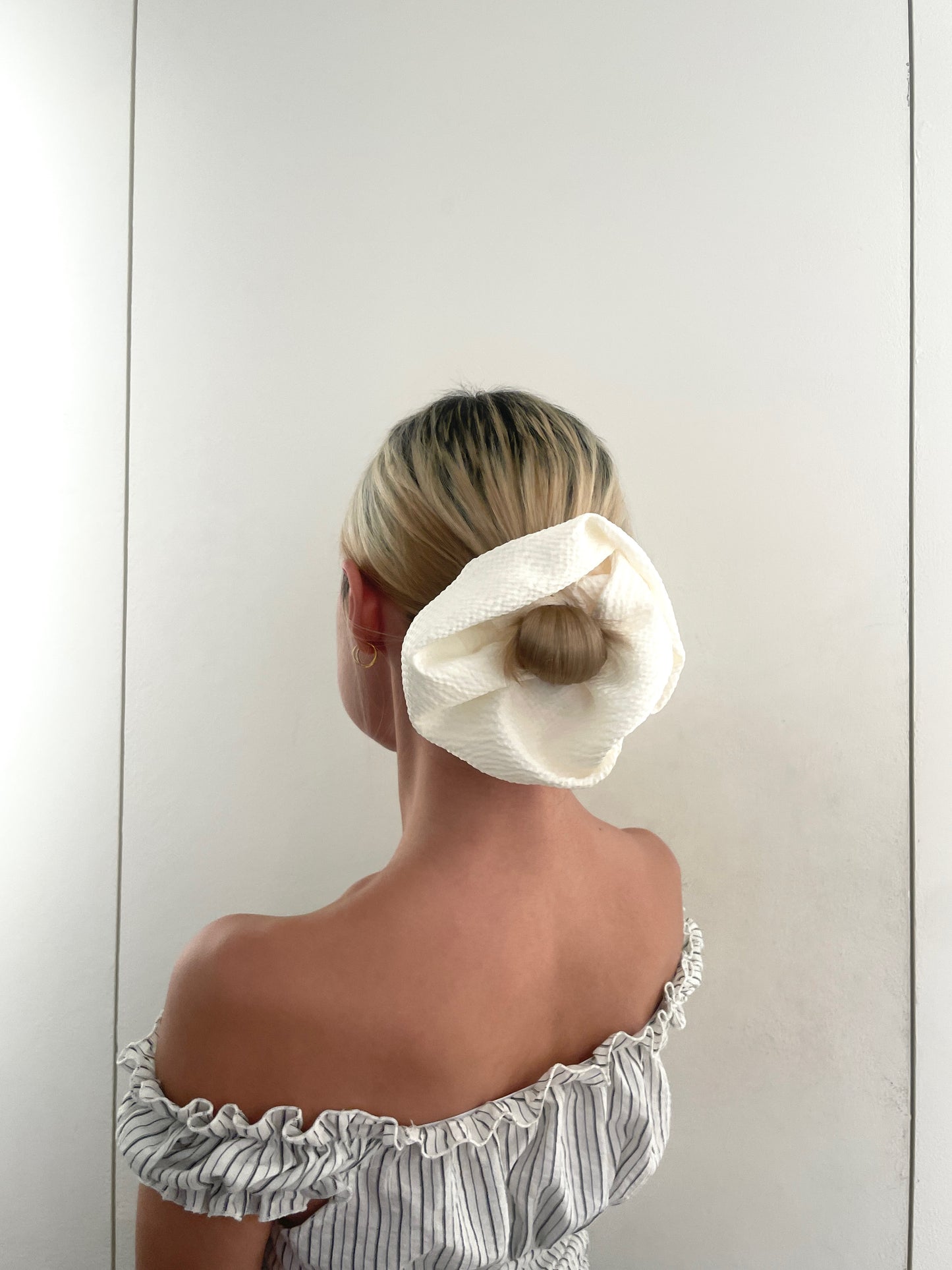 Lola Scrunchie (Black/White)