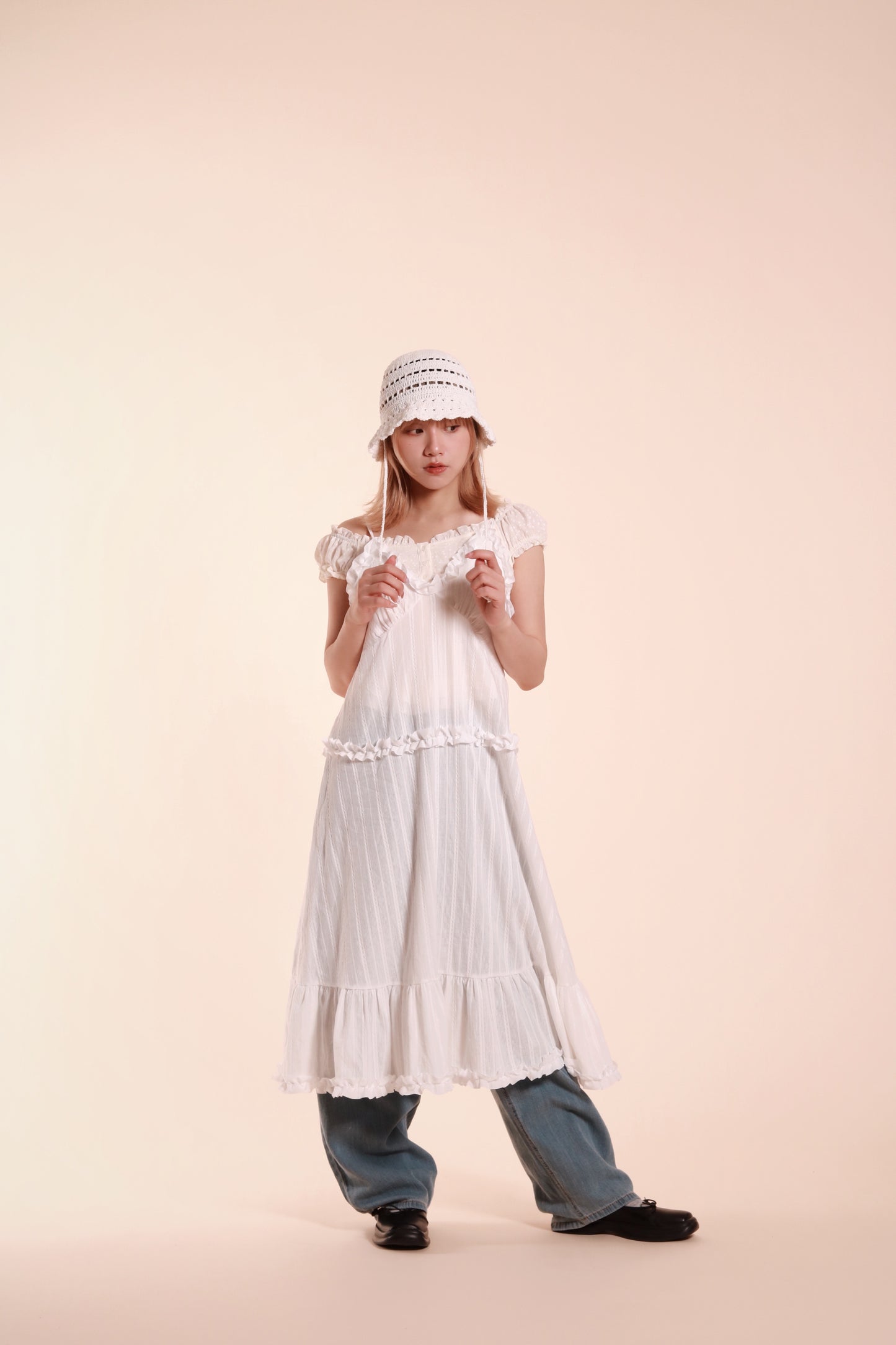 Frill Sleeveless Dress (White)