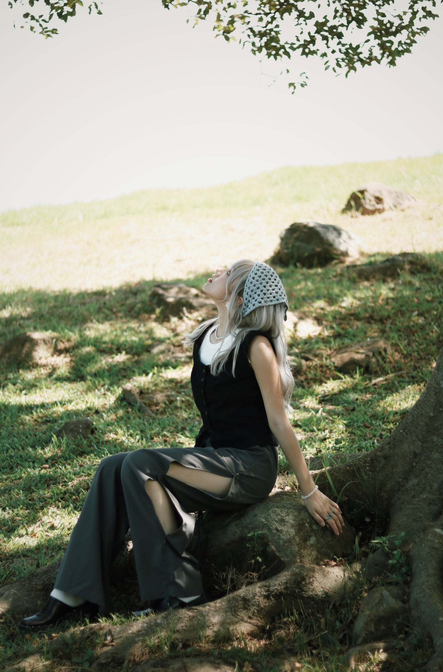 Triangle Head Scarf (Beige/Baby Blue/Black/Red)