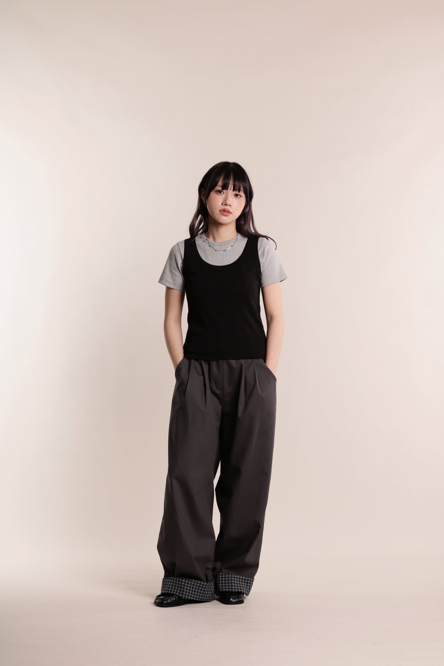 Check Detail Pleated Pants (Charcoal)