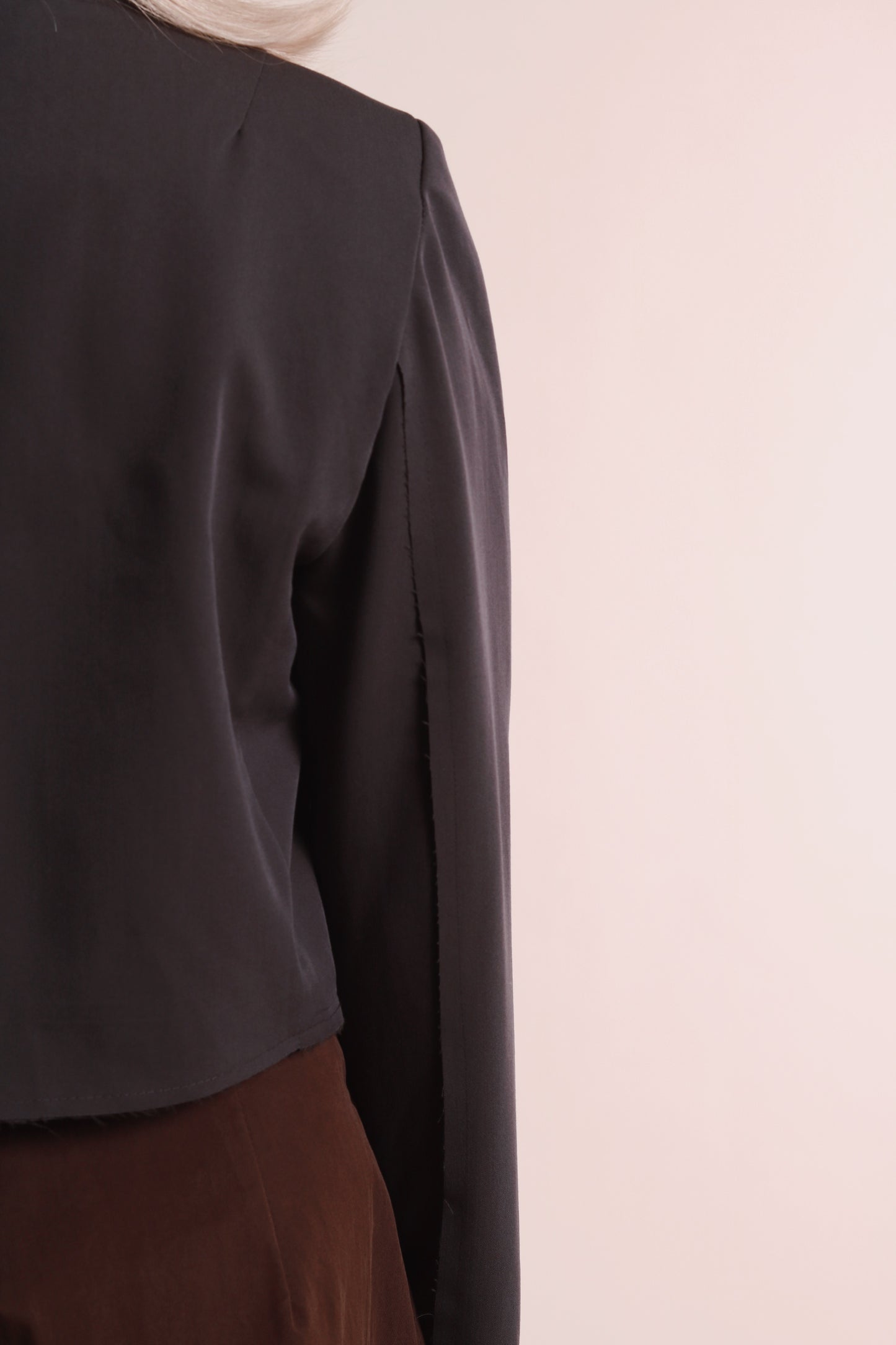Gentle Pleat Jacket (Charcoal)
