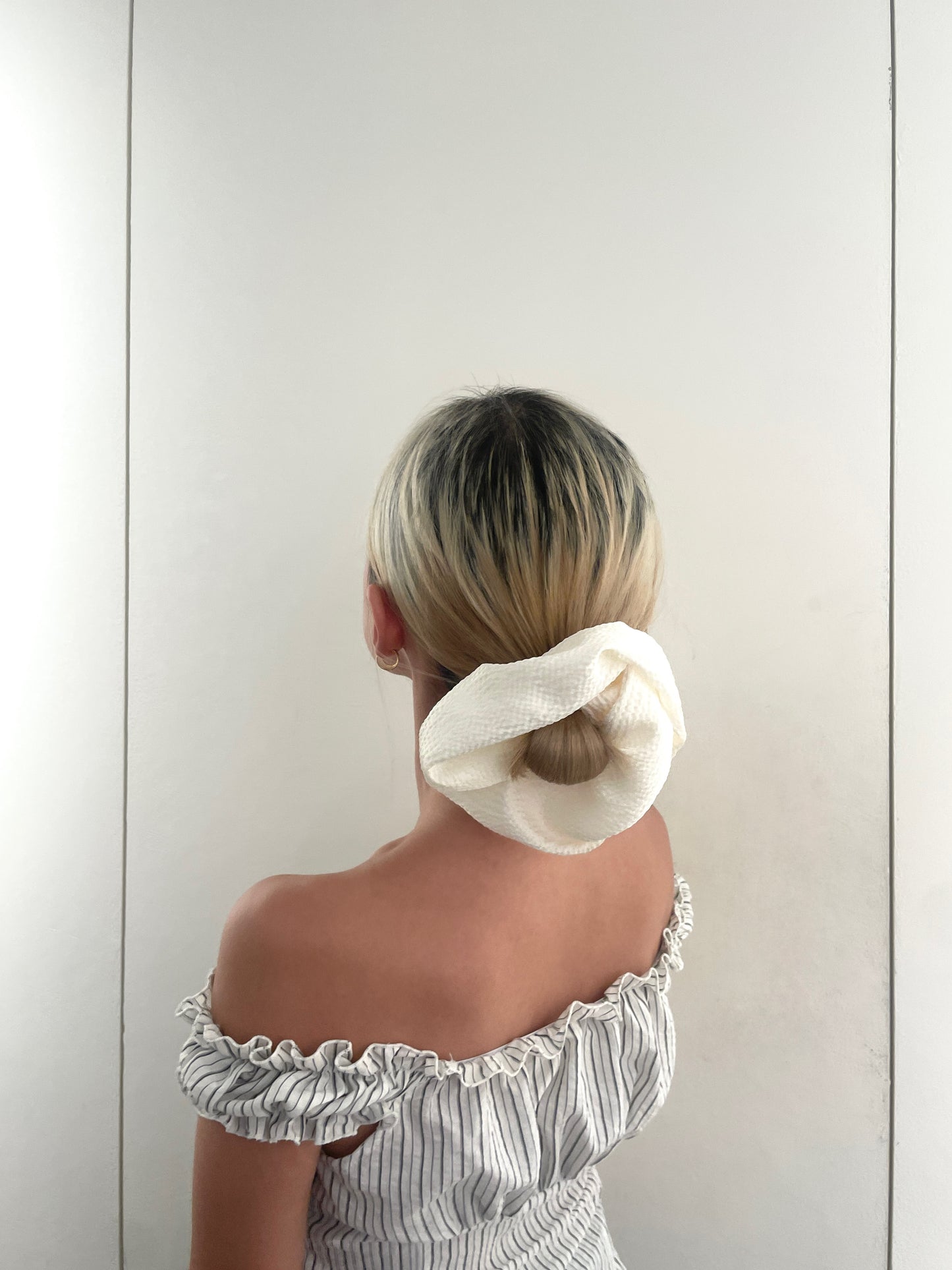 Lola Scrunchie (Black/White)