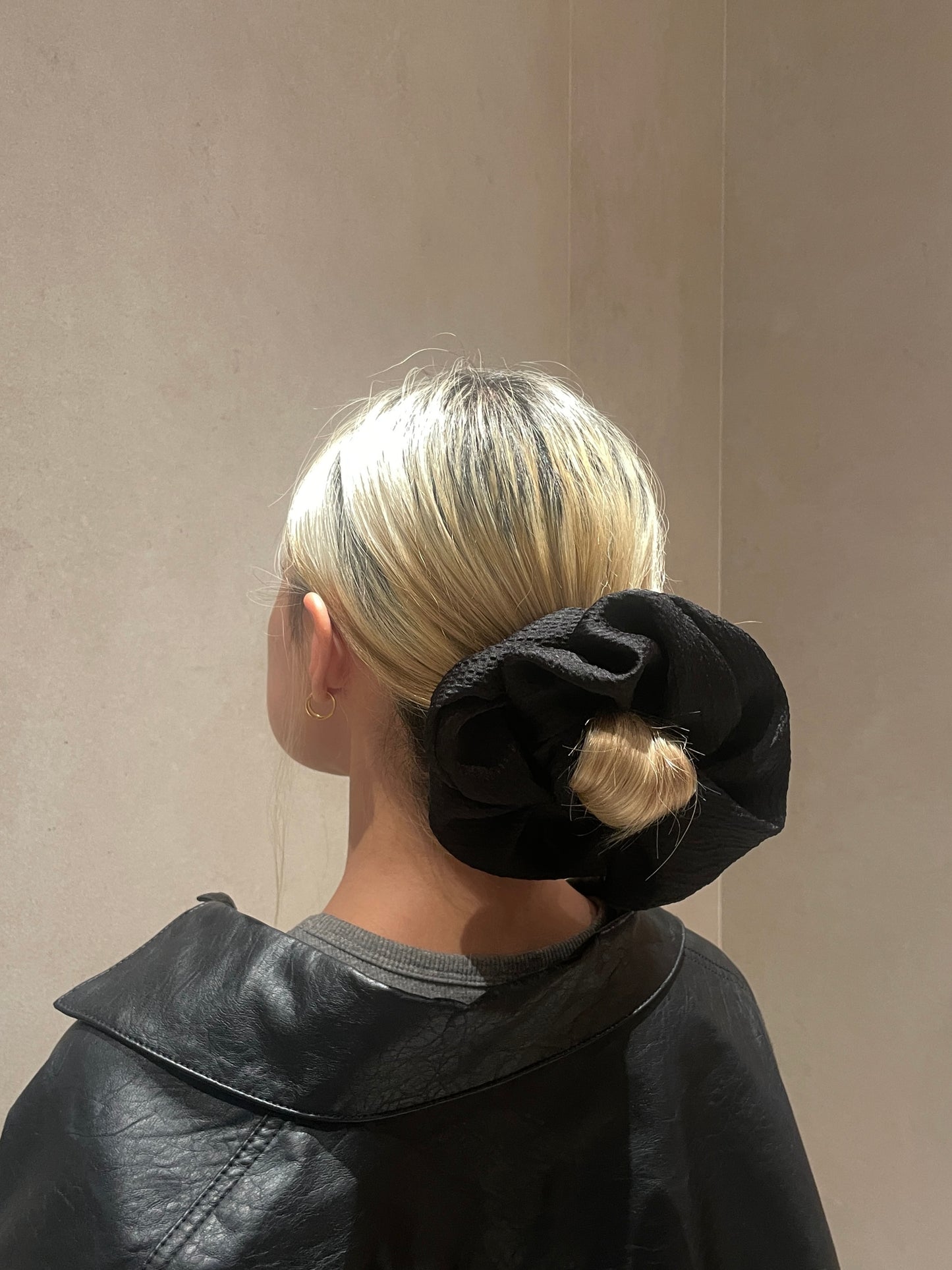 Lola Scrunchie (Black/White)