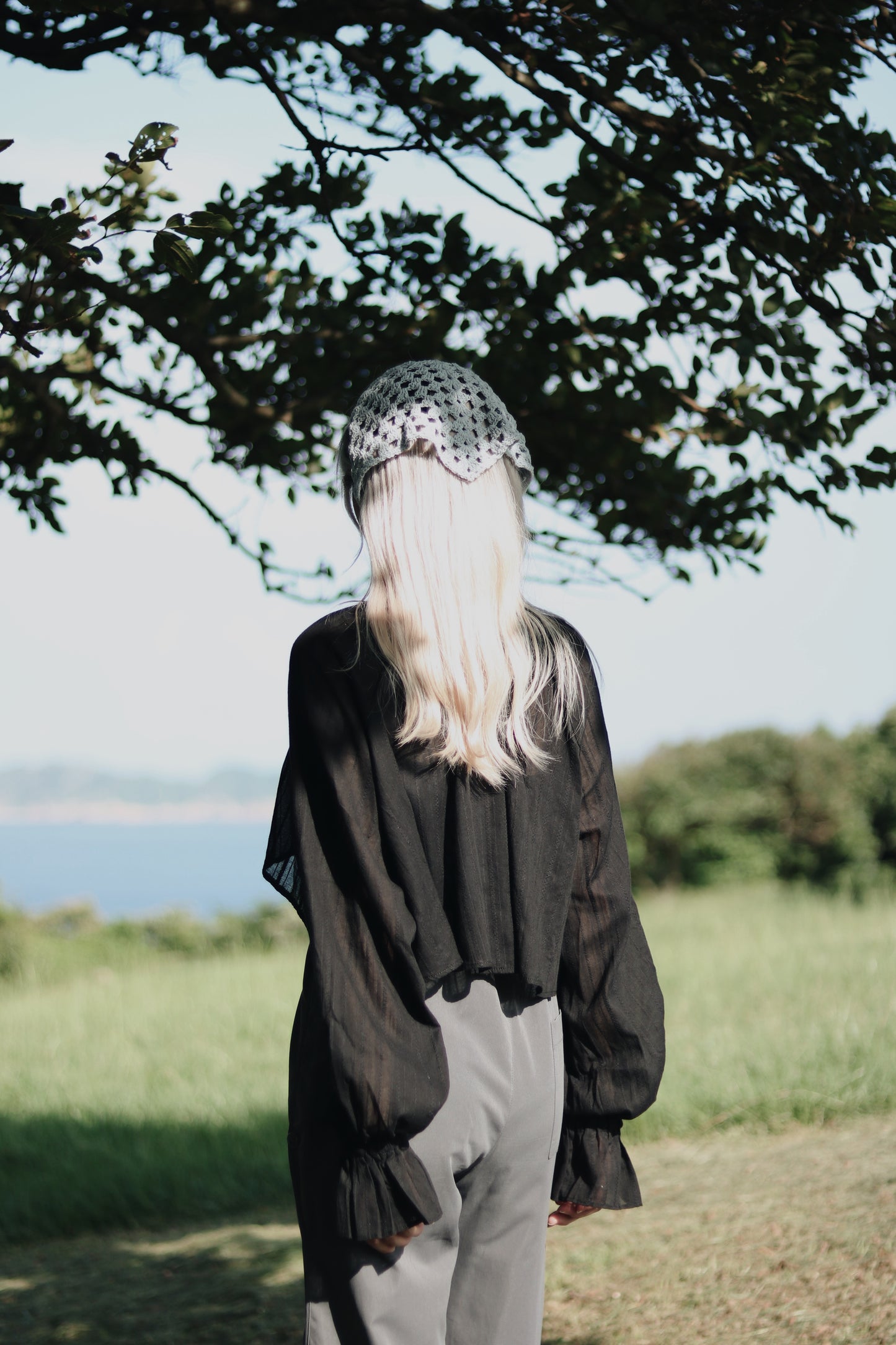 Flora Cropped Shirt (Black)