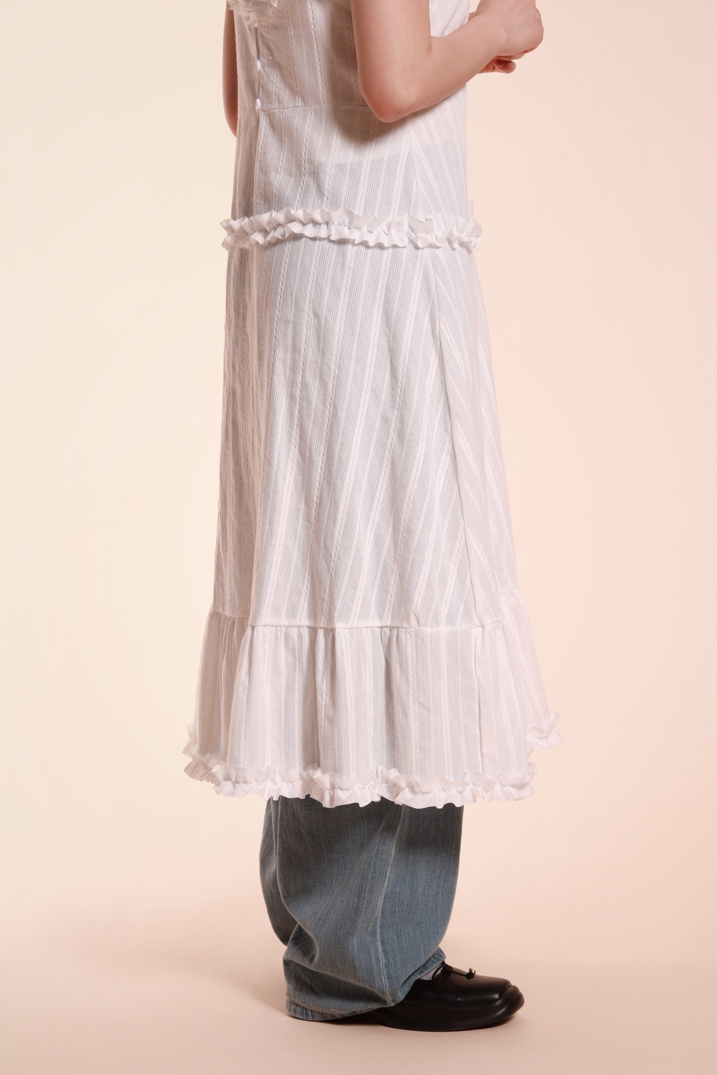 Frill Sleeveless Dress (White)