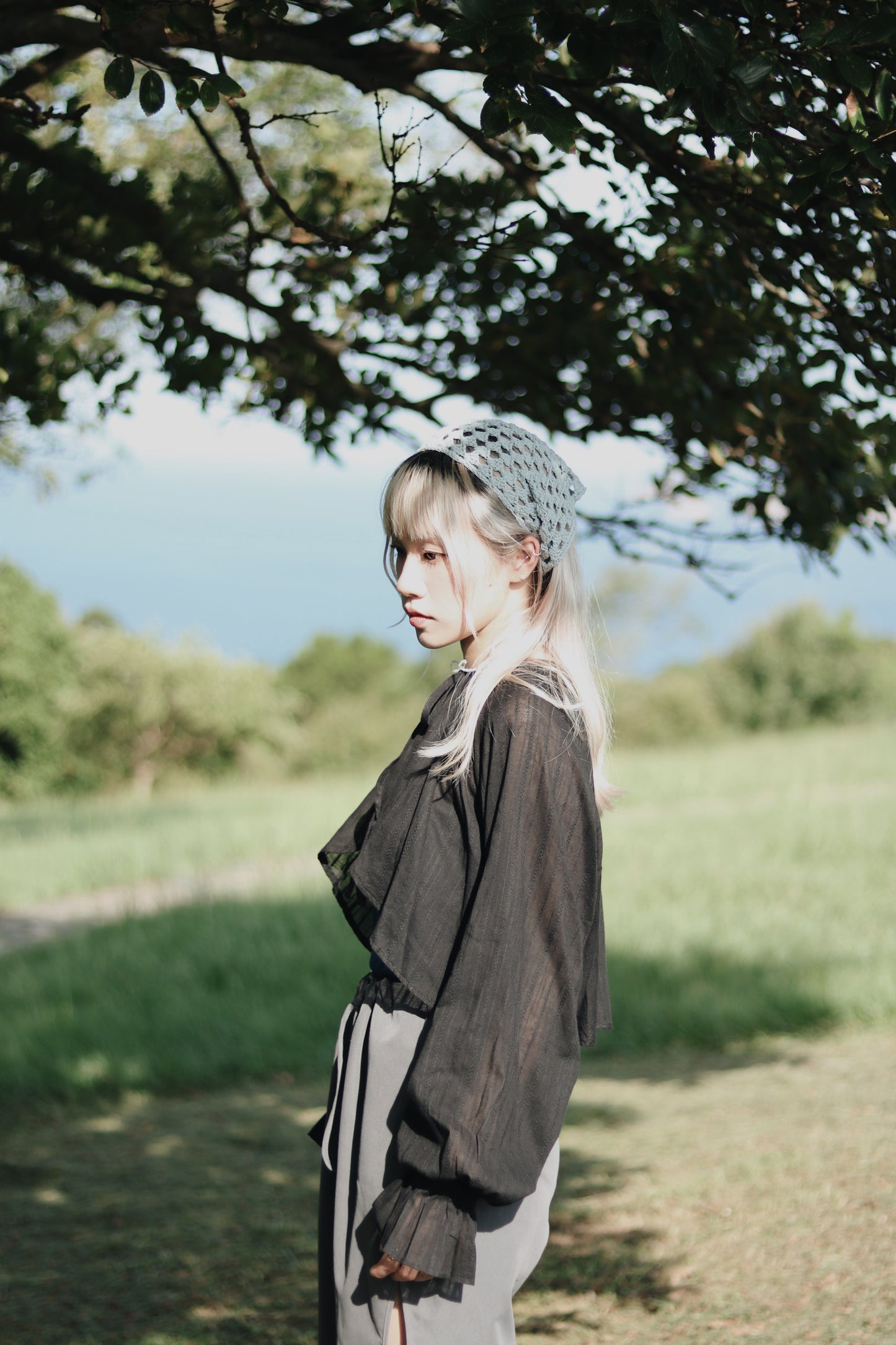 Flora Cropped Shirt (Black)