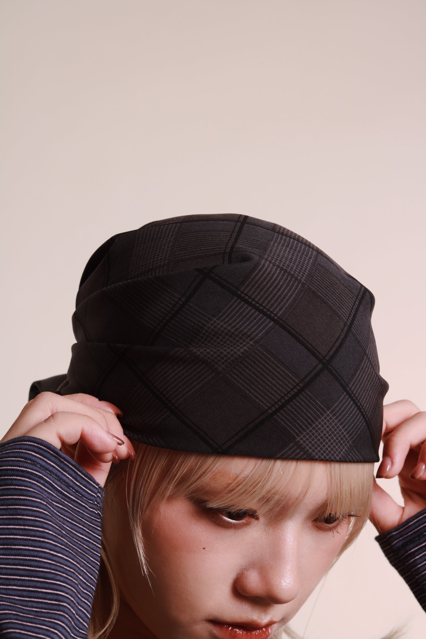 Checkered Scarf (Charcoal)