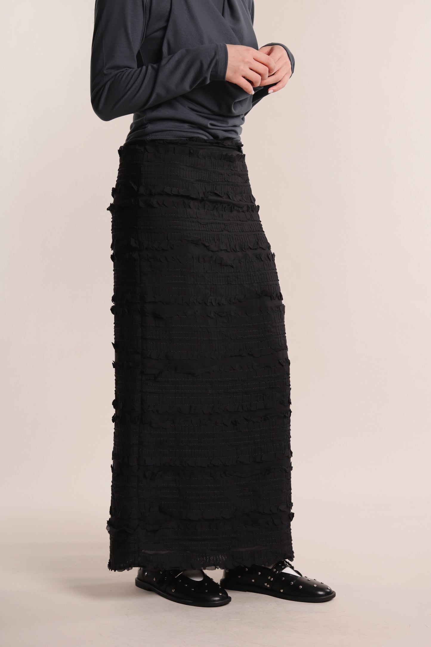 Textured Ruffle Maxi Skirt (Black)