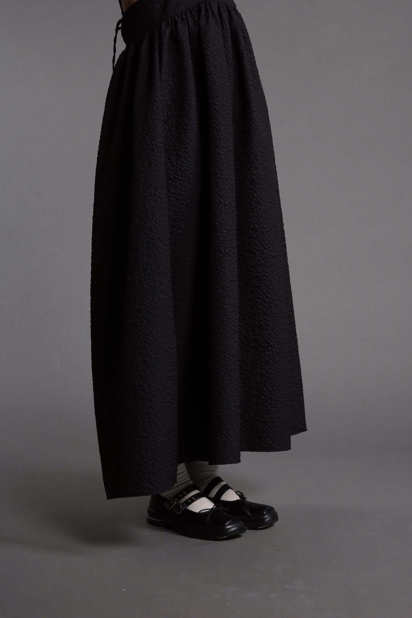 Textured Sleeveless Dress (Black)