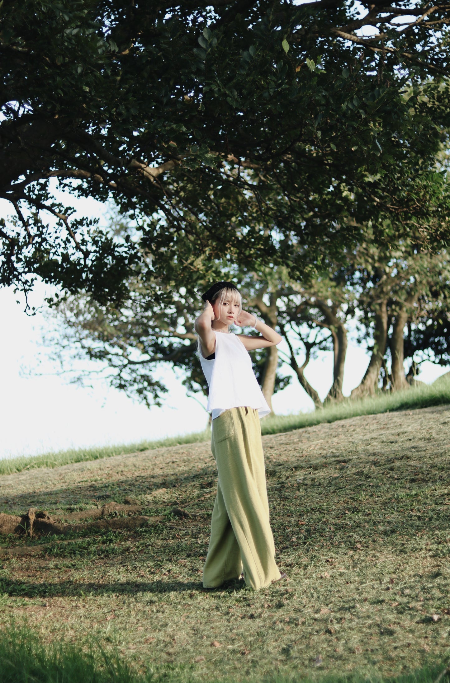 Daily Sleeveless Top (White)