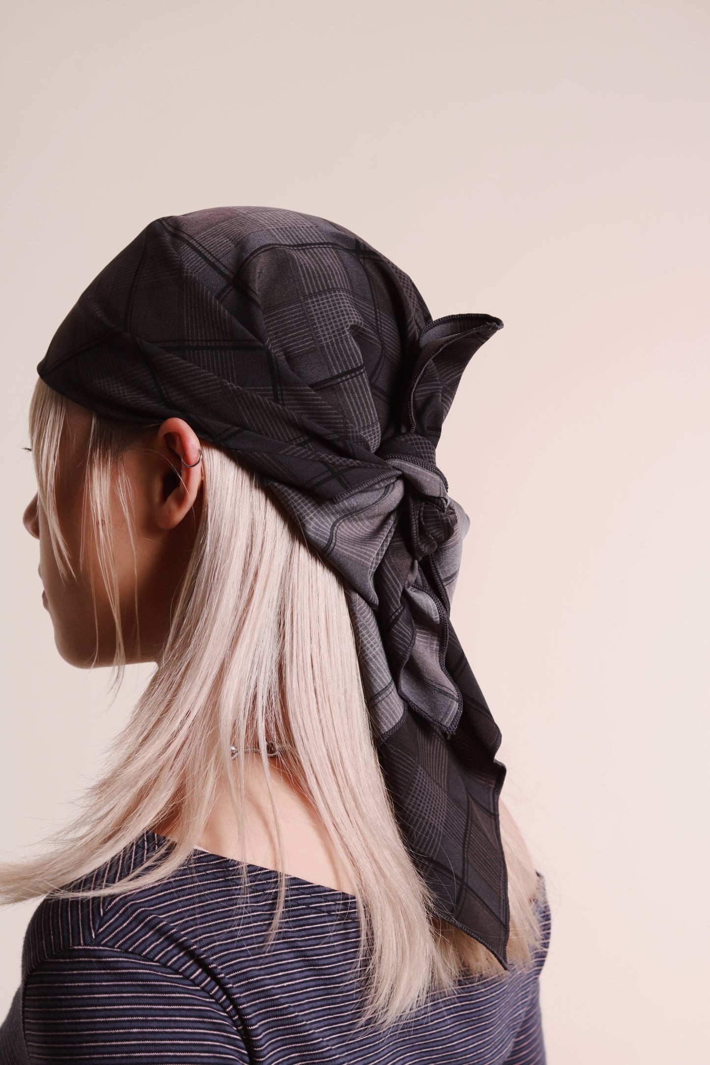 Checkered Scarf (Charcoal)