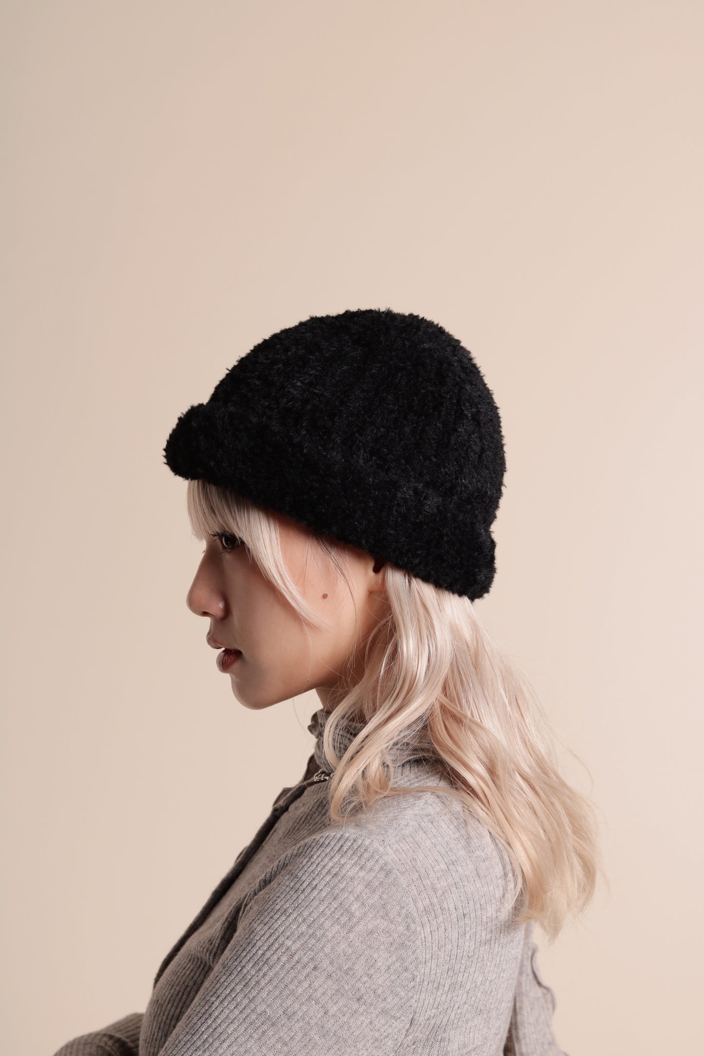 Momo Beanie (Black)