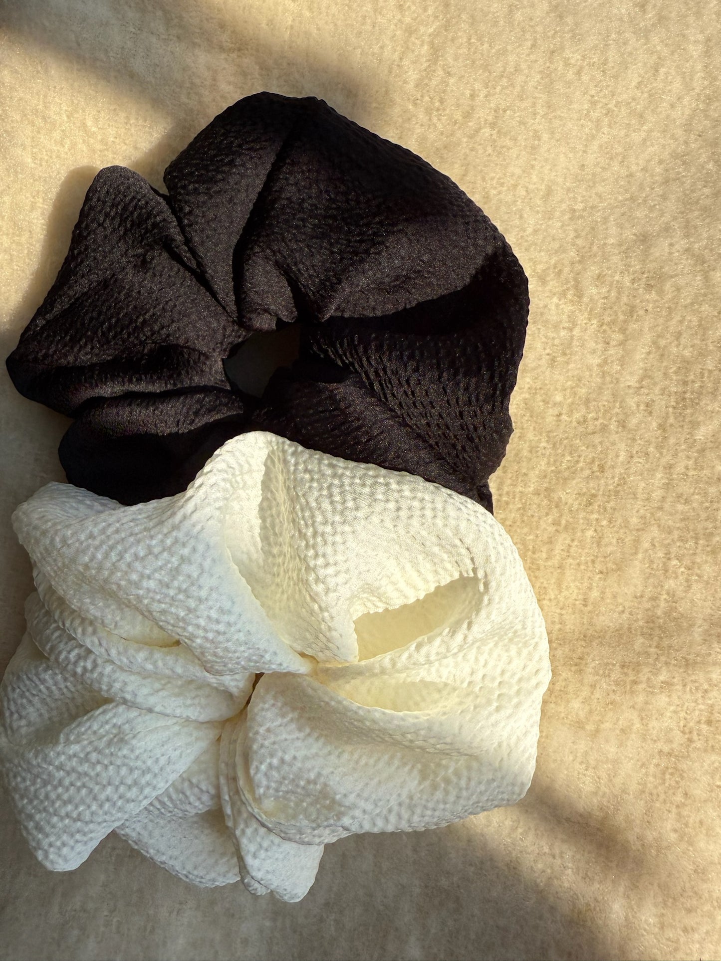 Lola Scrunchie (Black/White)