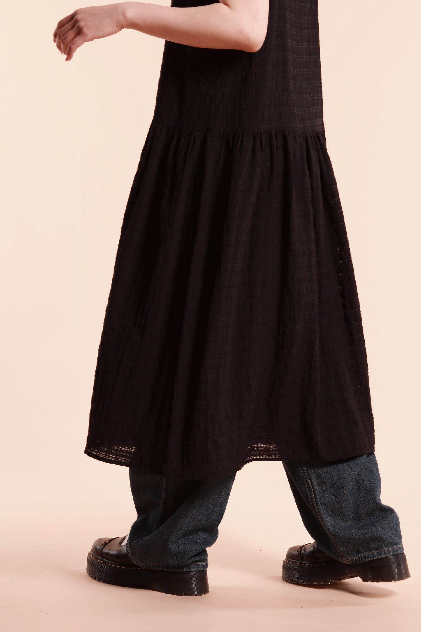 Textured Sleeveless Dress (Black)