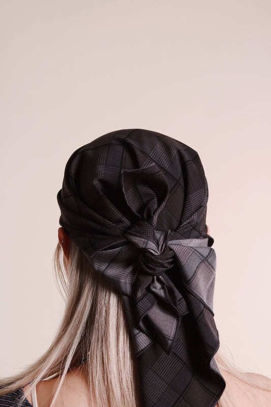 Checkered Scarf (Charcoal)