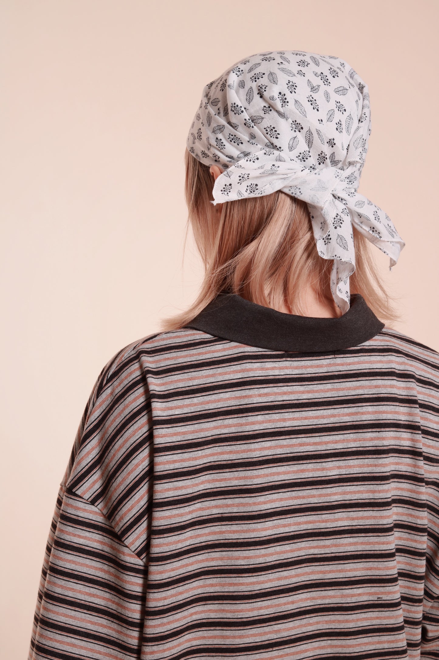 Floral Grass Scarf (Green/Navy/White)