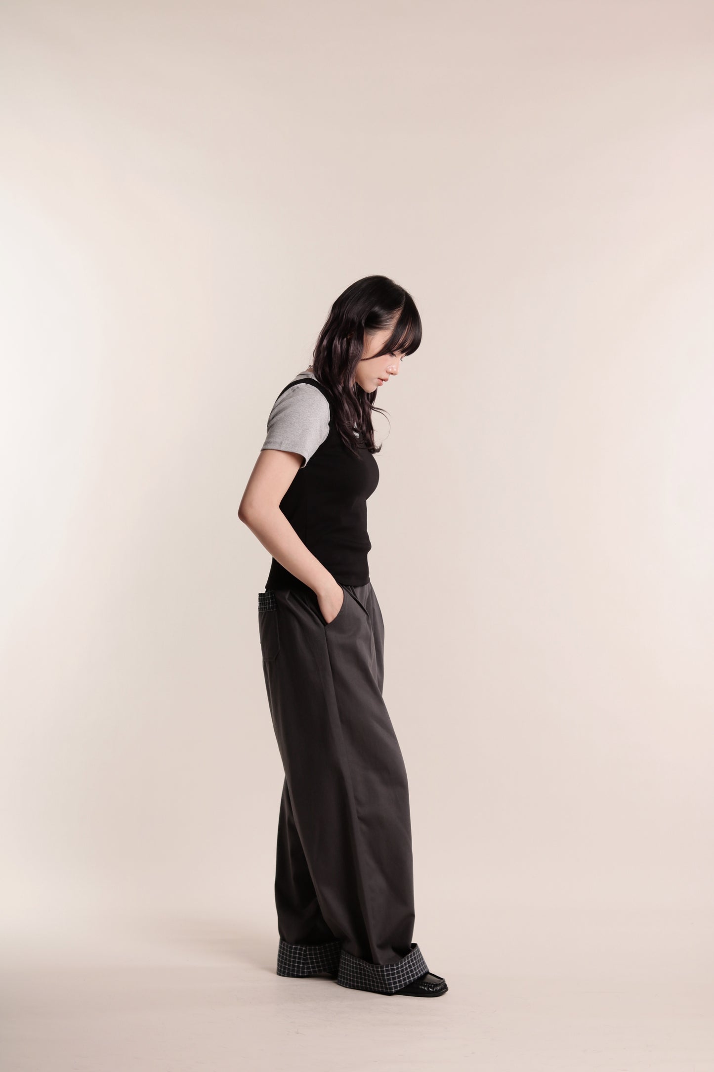 Check Detail Pleated Pants (Charcoal)