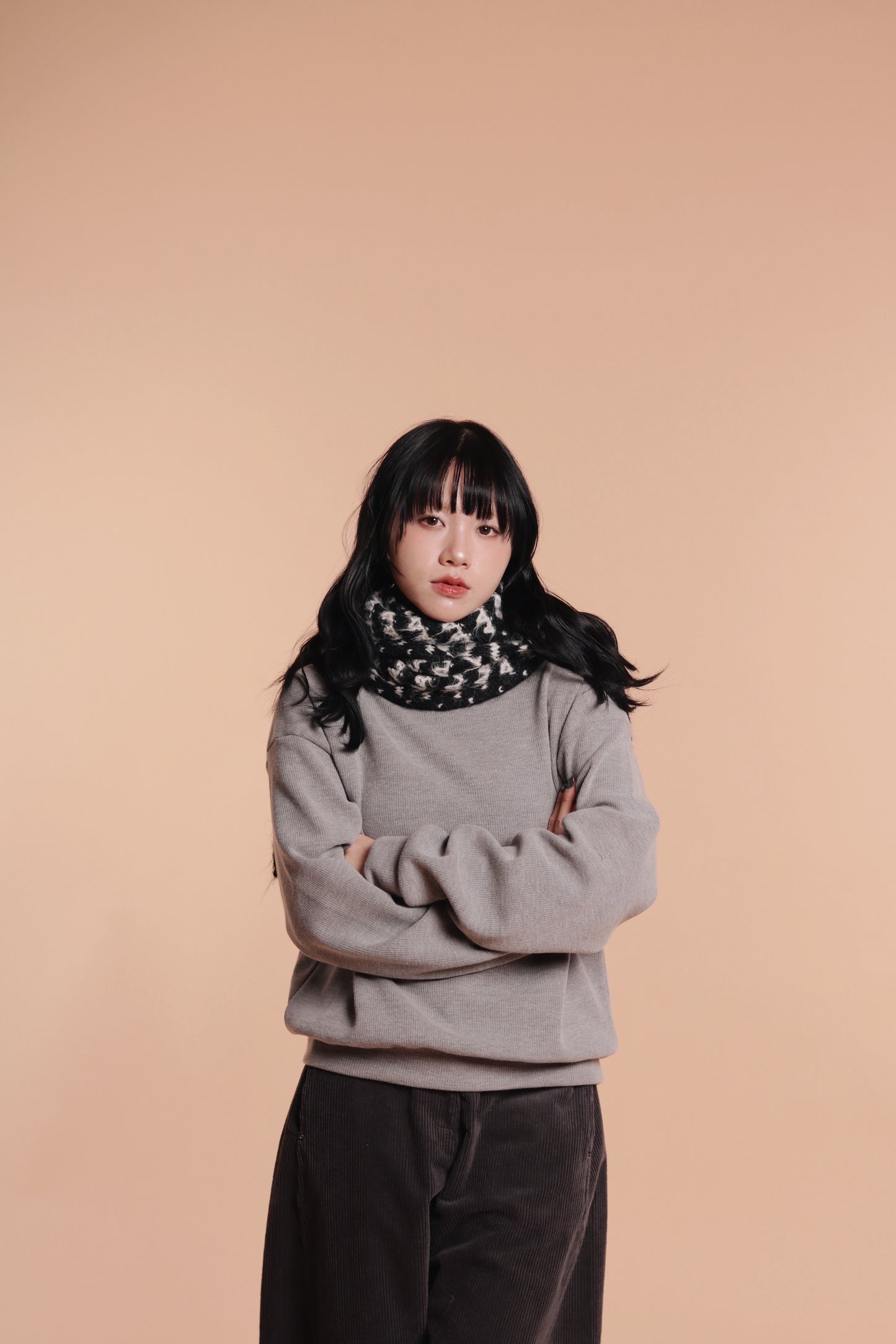 Triangle Muffler (Black)