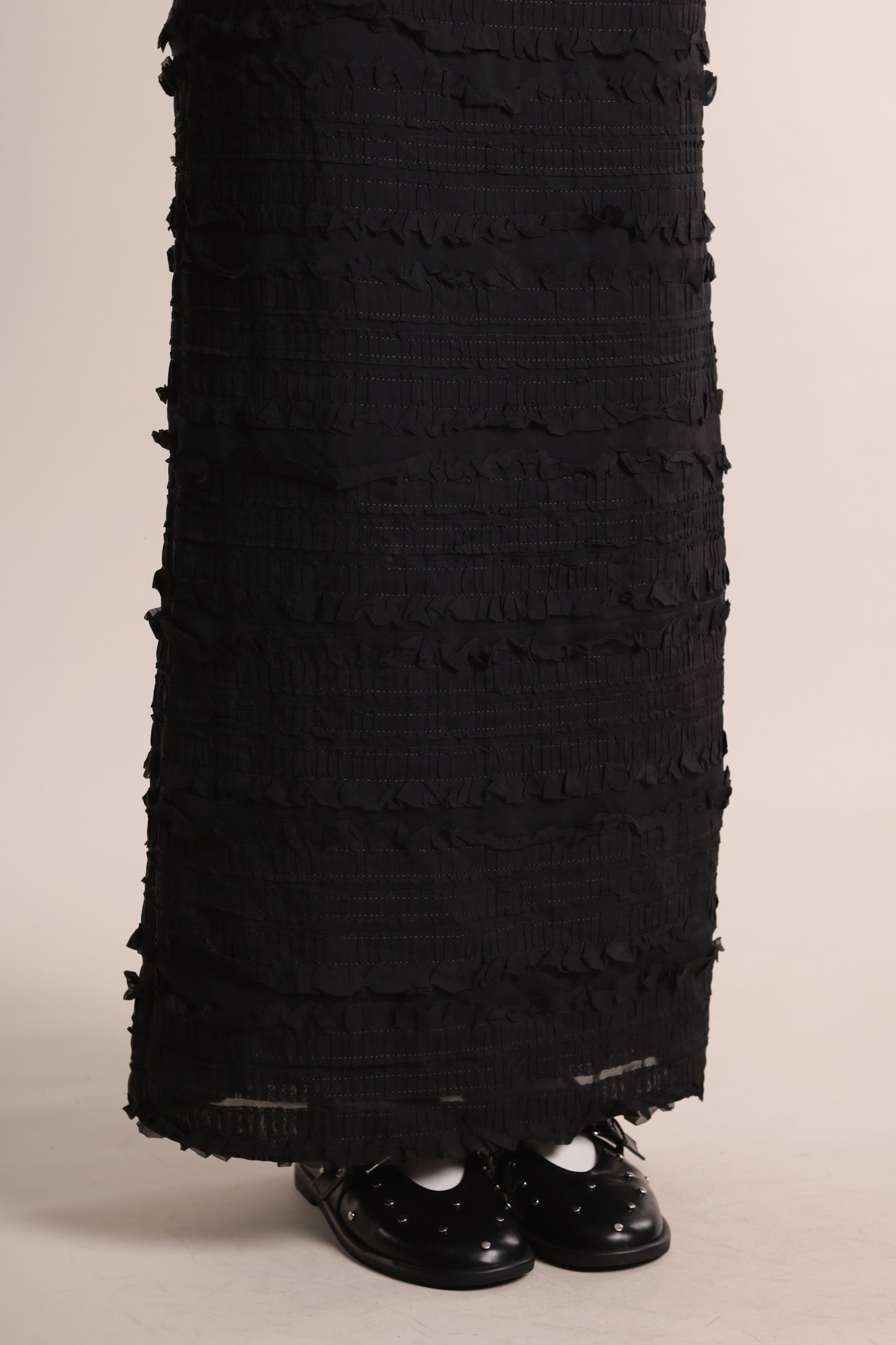 Textured Ruffle Maxi Skirt (Black)